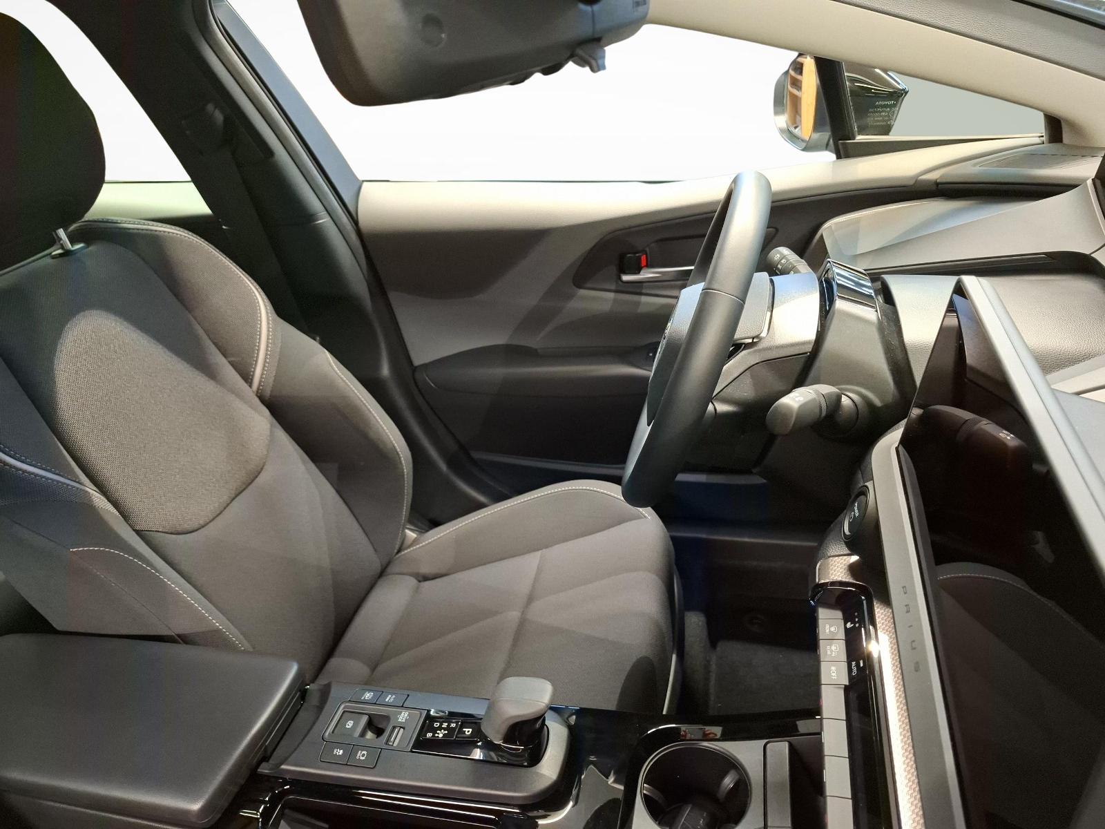 TOYOTA Prius 2.0 Plug-In-Hybrid Style-image-9