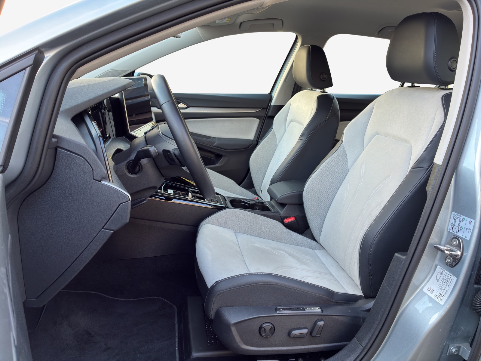 VW Golf 1.5 e TSI mHEV Style DSG-image-7