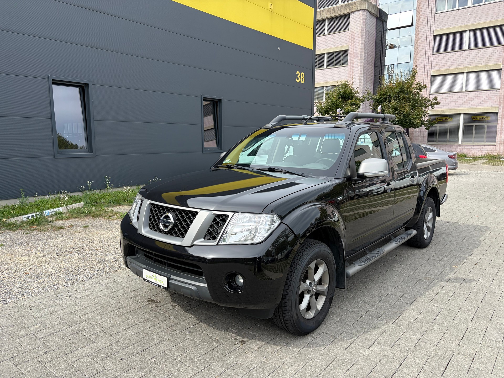 NISSAN Navara Double Cab LE 2.5 dCi 4WD LB-image-0