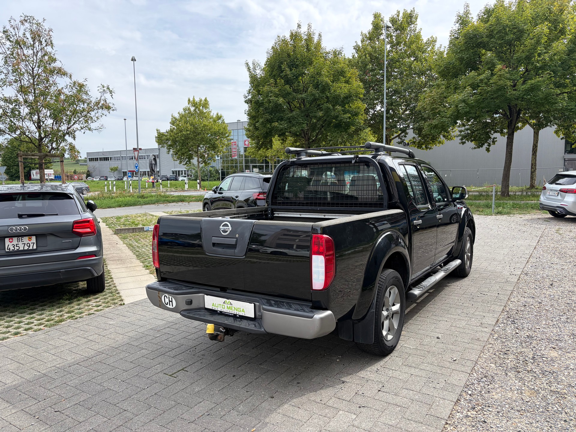 NISSAN Navara Double Cab LE 2.5 dCi 4WD LB-image-5