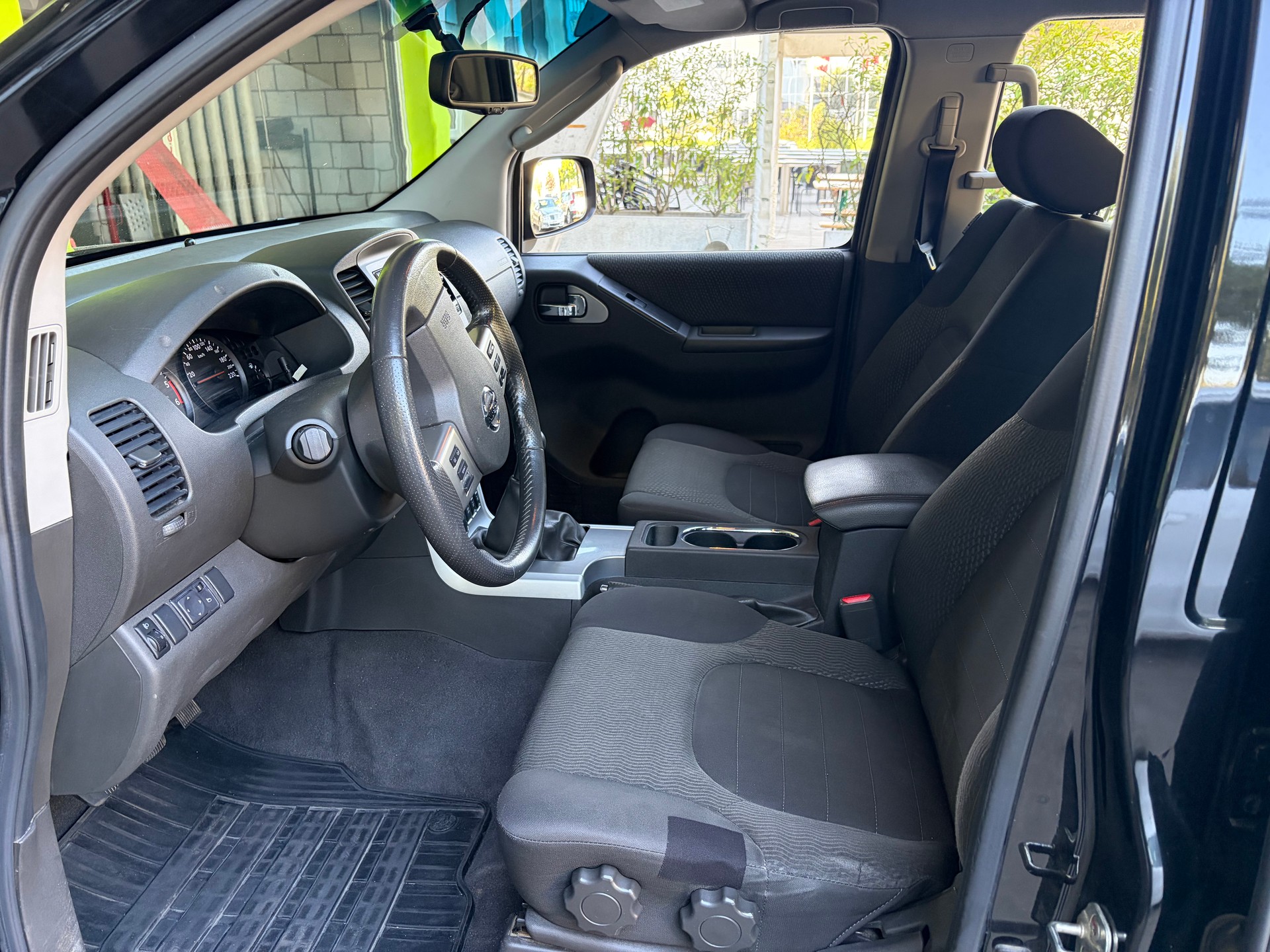 NISSAN Navara Double Cab LE 2.5 dCi 4WD LB-image-10