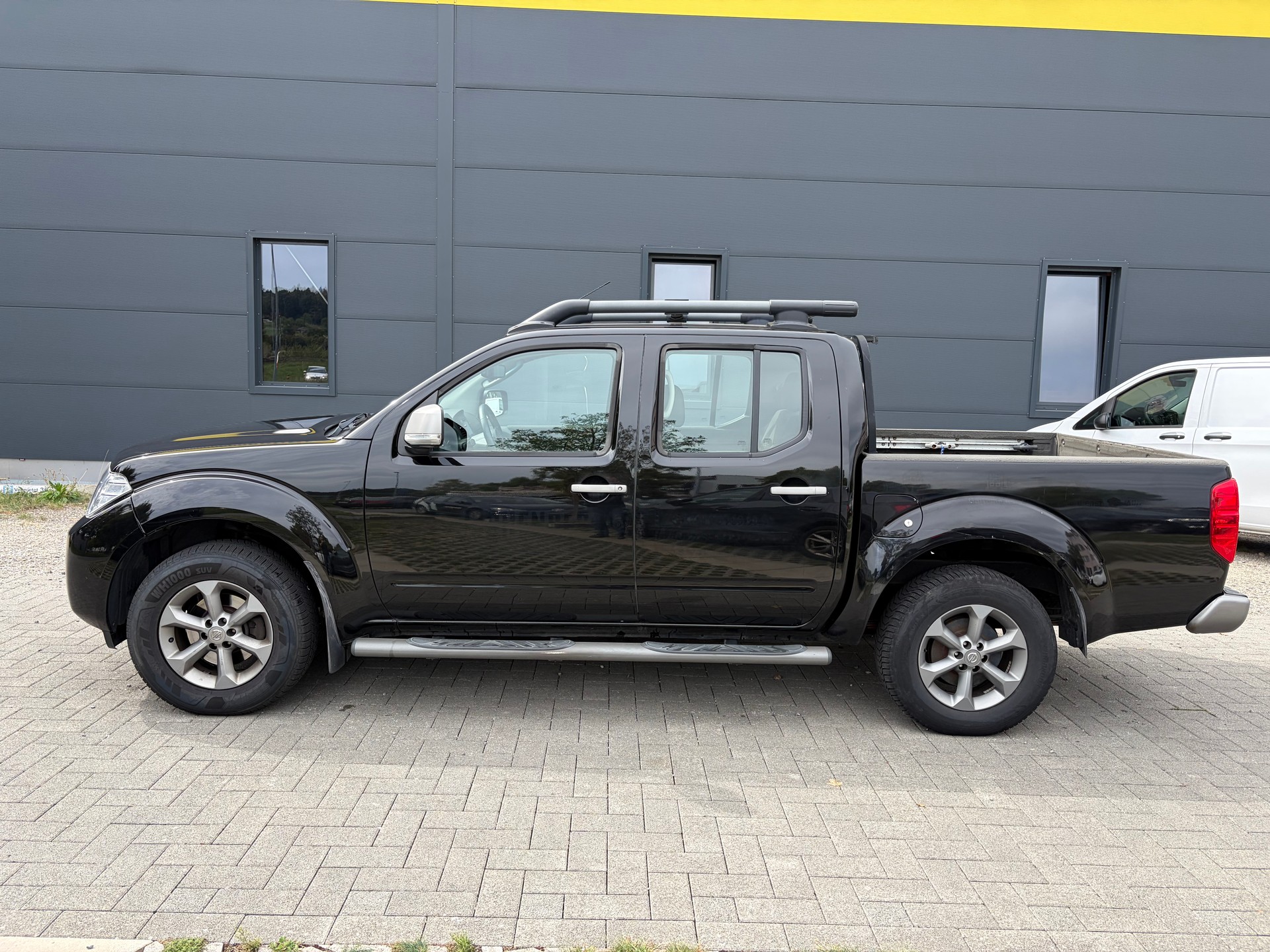 NISSAN Navara Double Cab LE 2.5 dCi 4WD LB-image-8