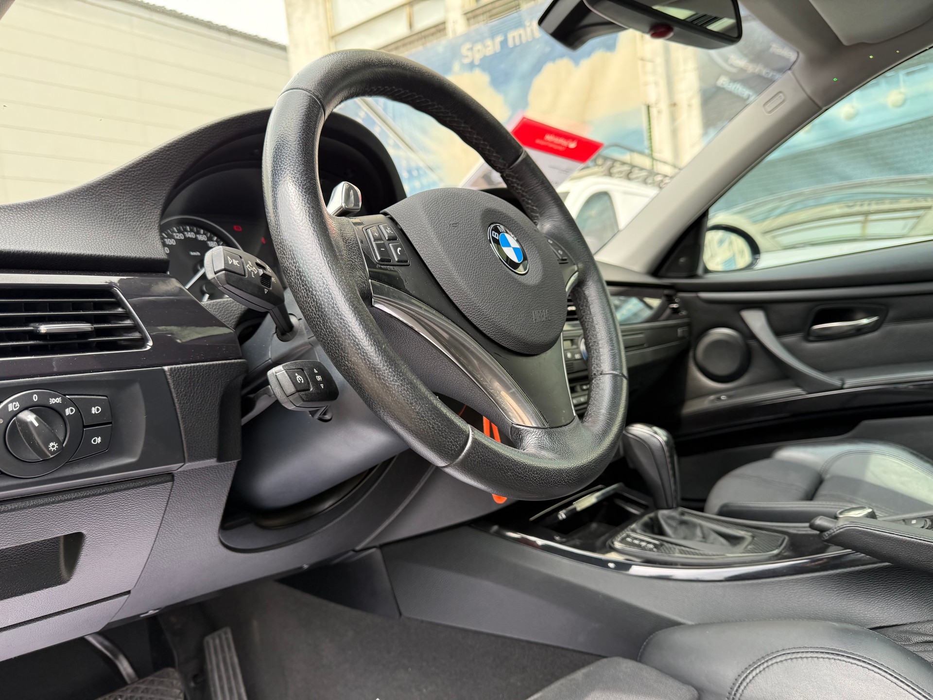 BMW 335i Coupé-image-9