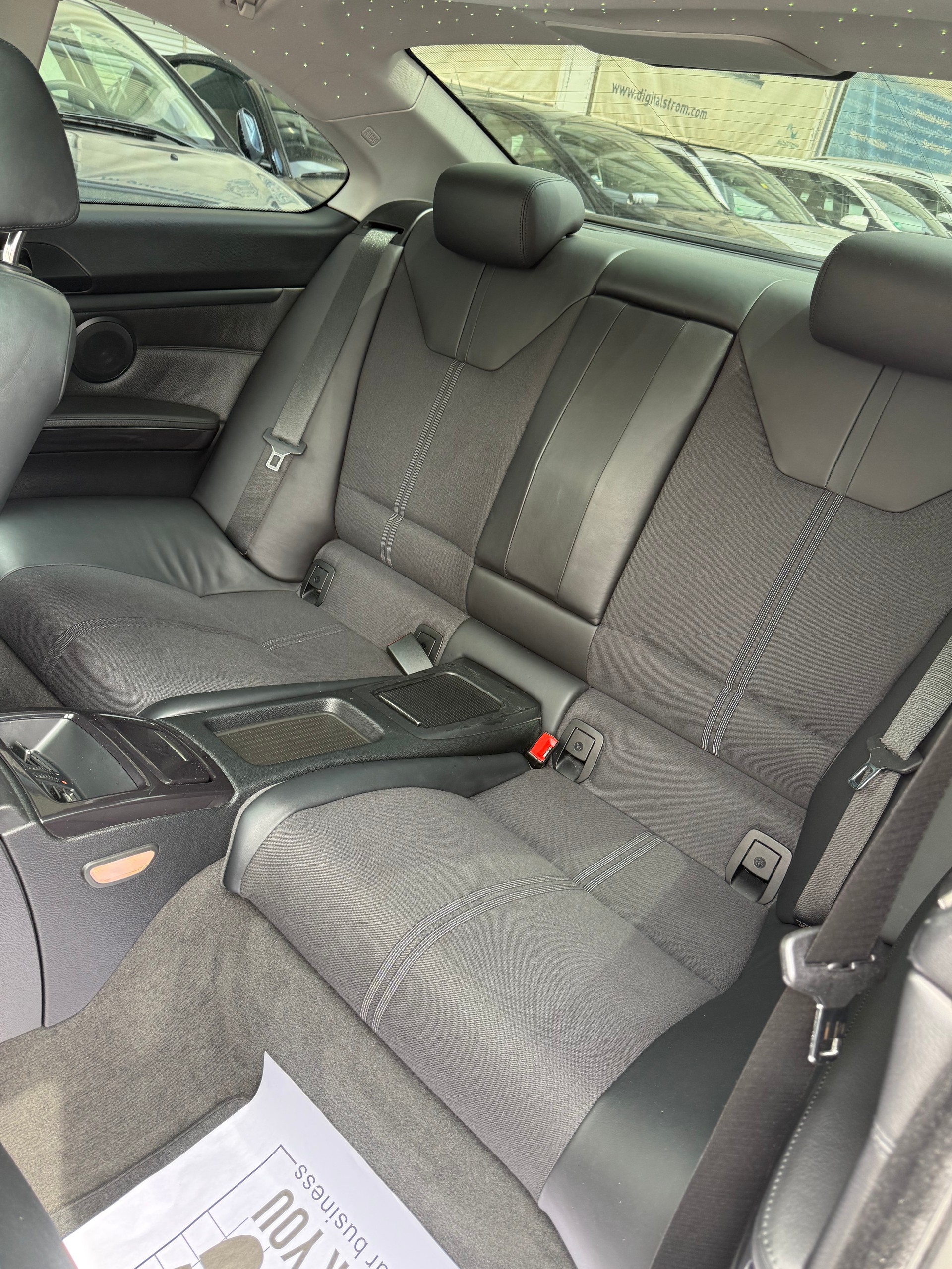 BMW 335i Coupé-image-10