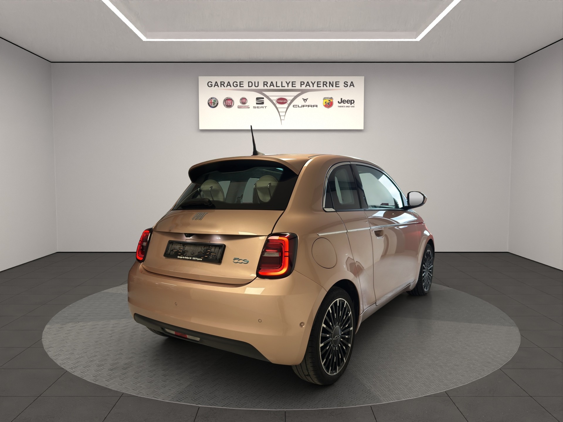FIAT 500 3+1 electric 87 kW La Prima-image-4