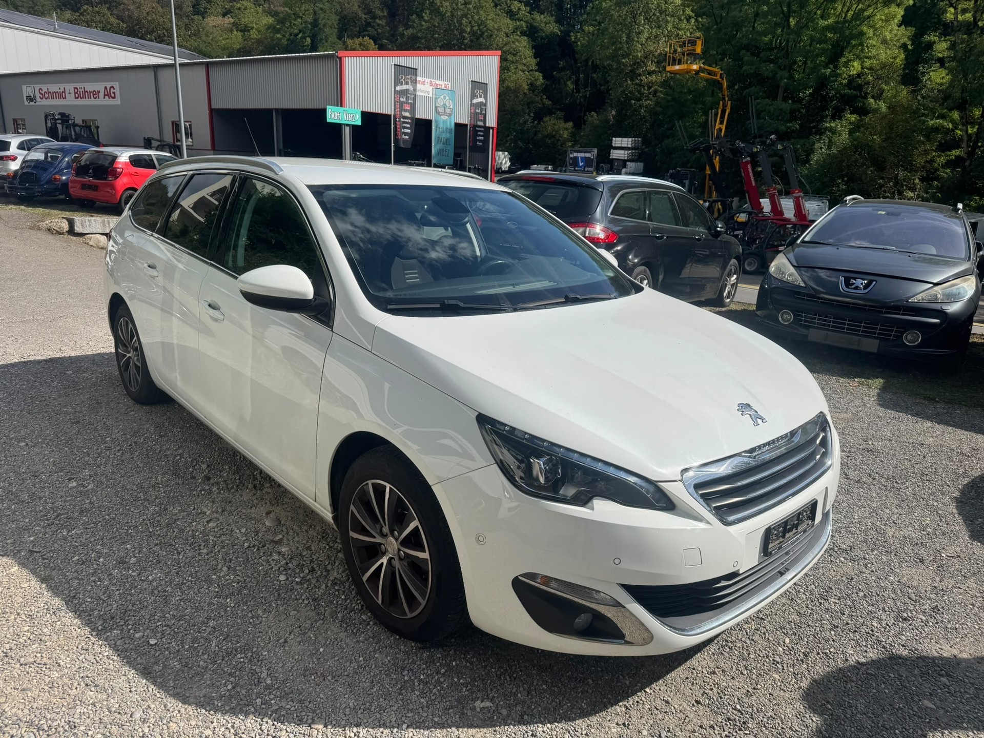 PEUGEOT 308 SW 1.2 THP Active-image-0