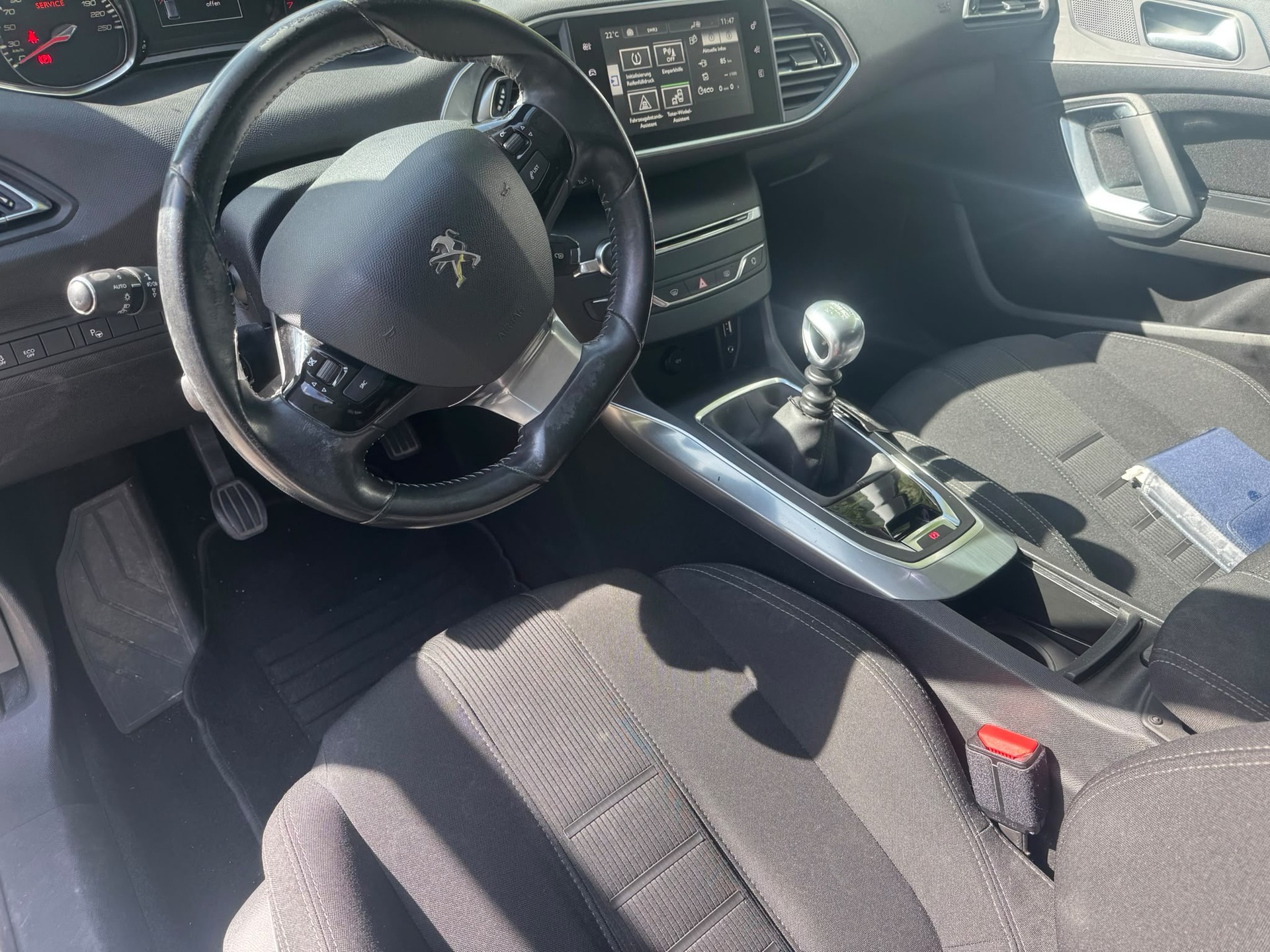 PEUGEOT 308 SW 1.2 THP Active-image-6