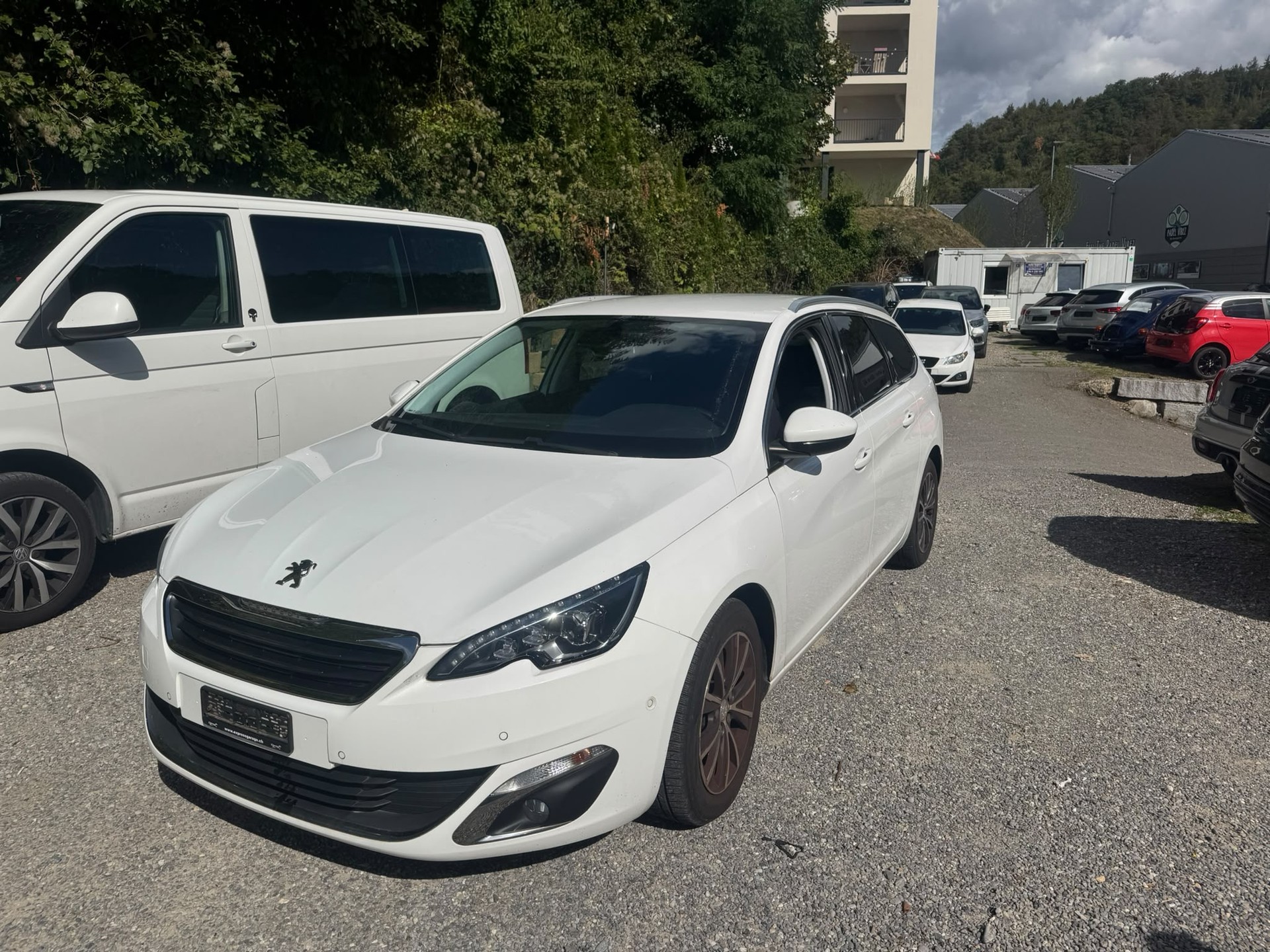 PEUGEOT 308 SW 1.2 THP Active-image-1
