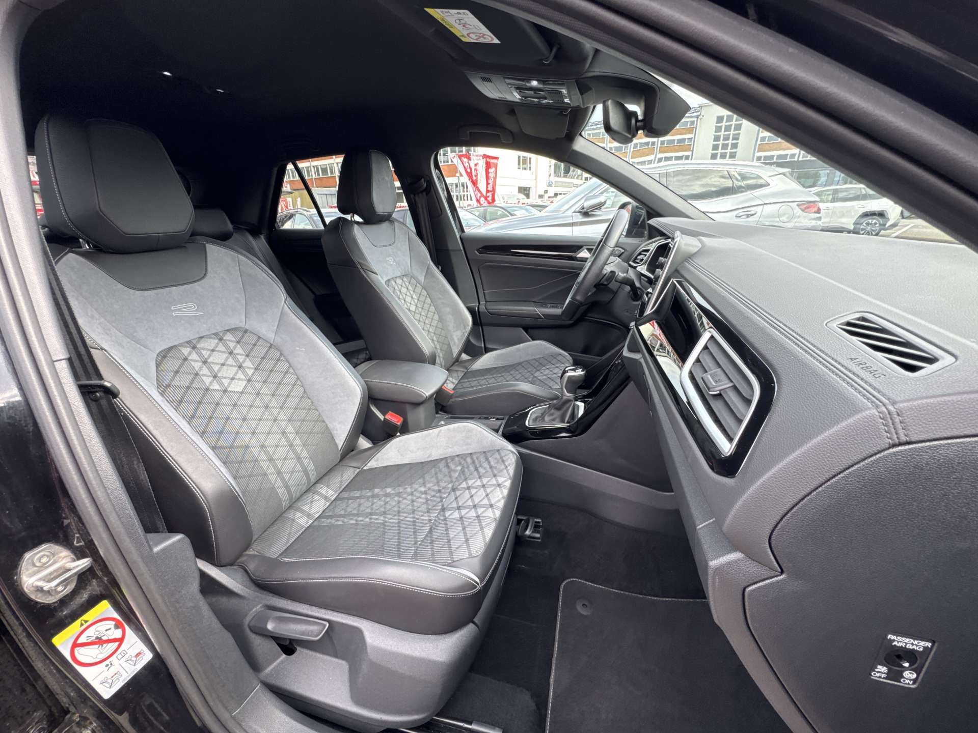 VW T-Roc 1.5 TSi EVO R-Line DSG-Automat-image-12
