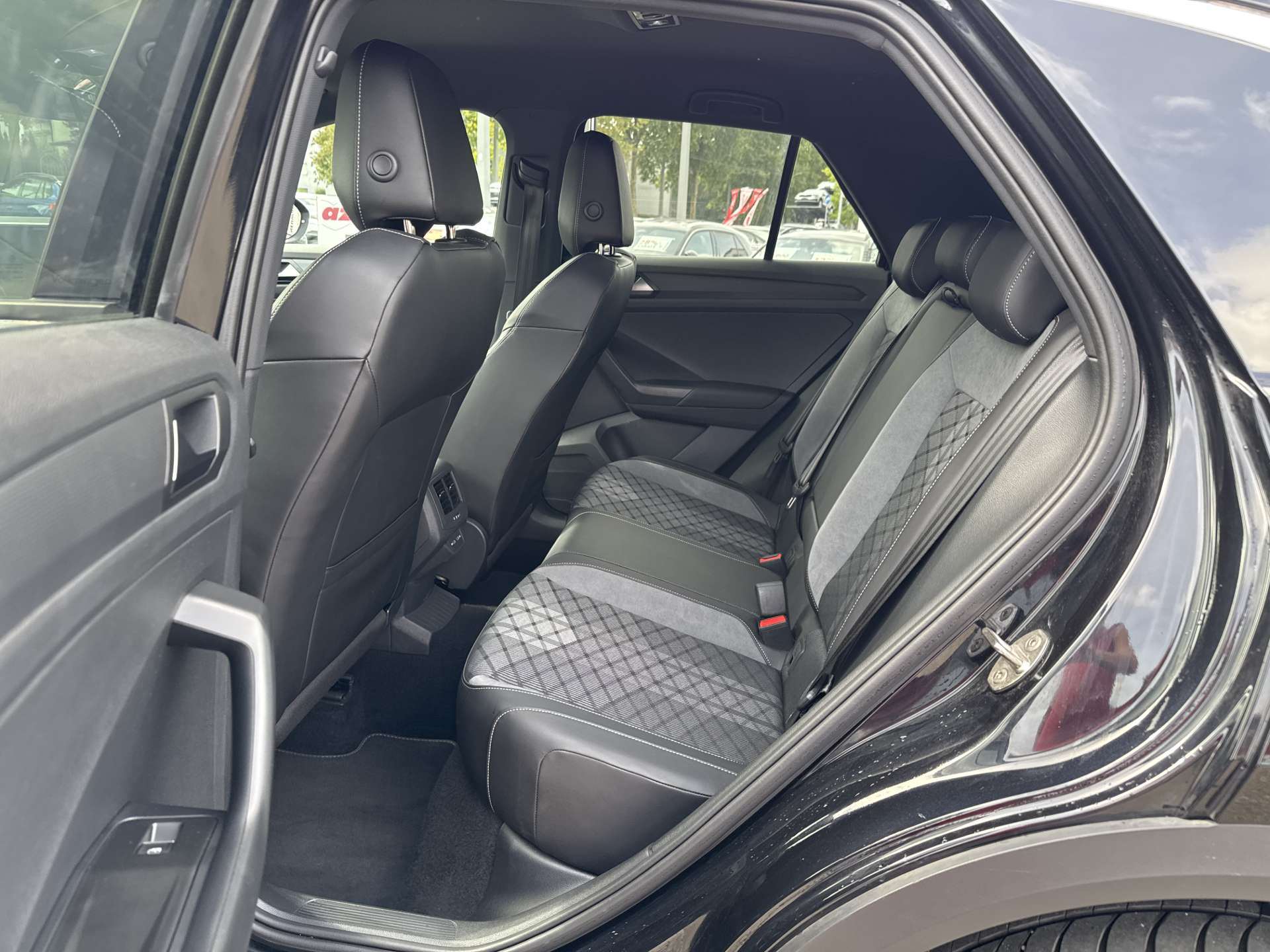 VW T-Roc 1.5 TSi EVO R-Line DSG-Automat-image-6