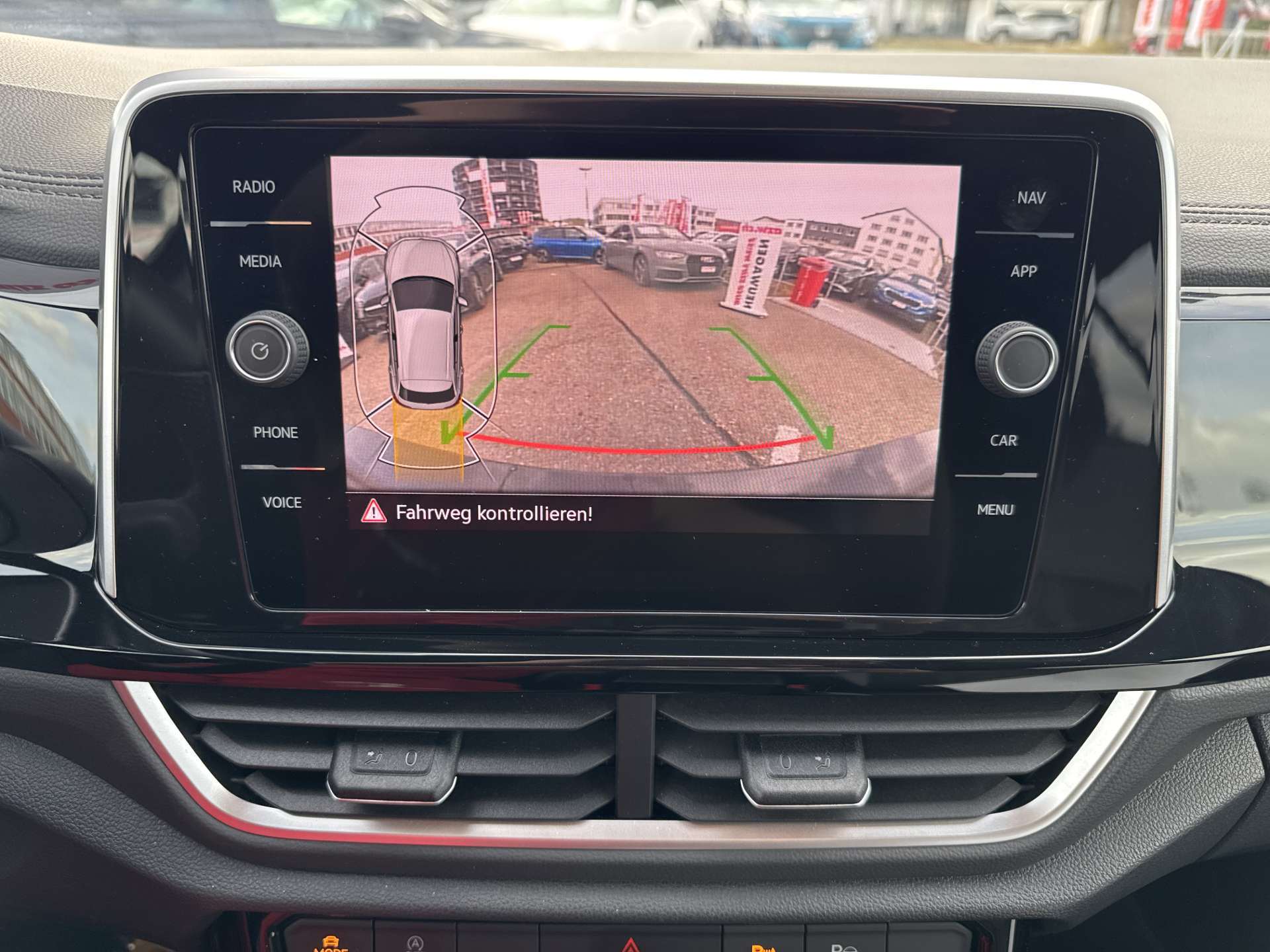 VW T-Roc 1.5 TSi EVO R-Line DSG-Automat-image-9