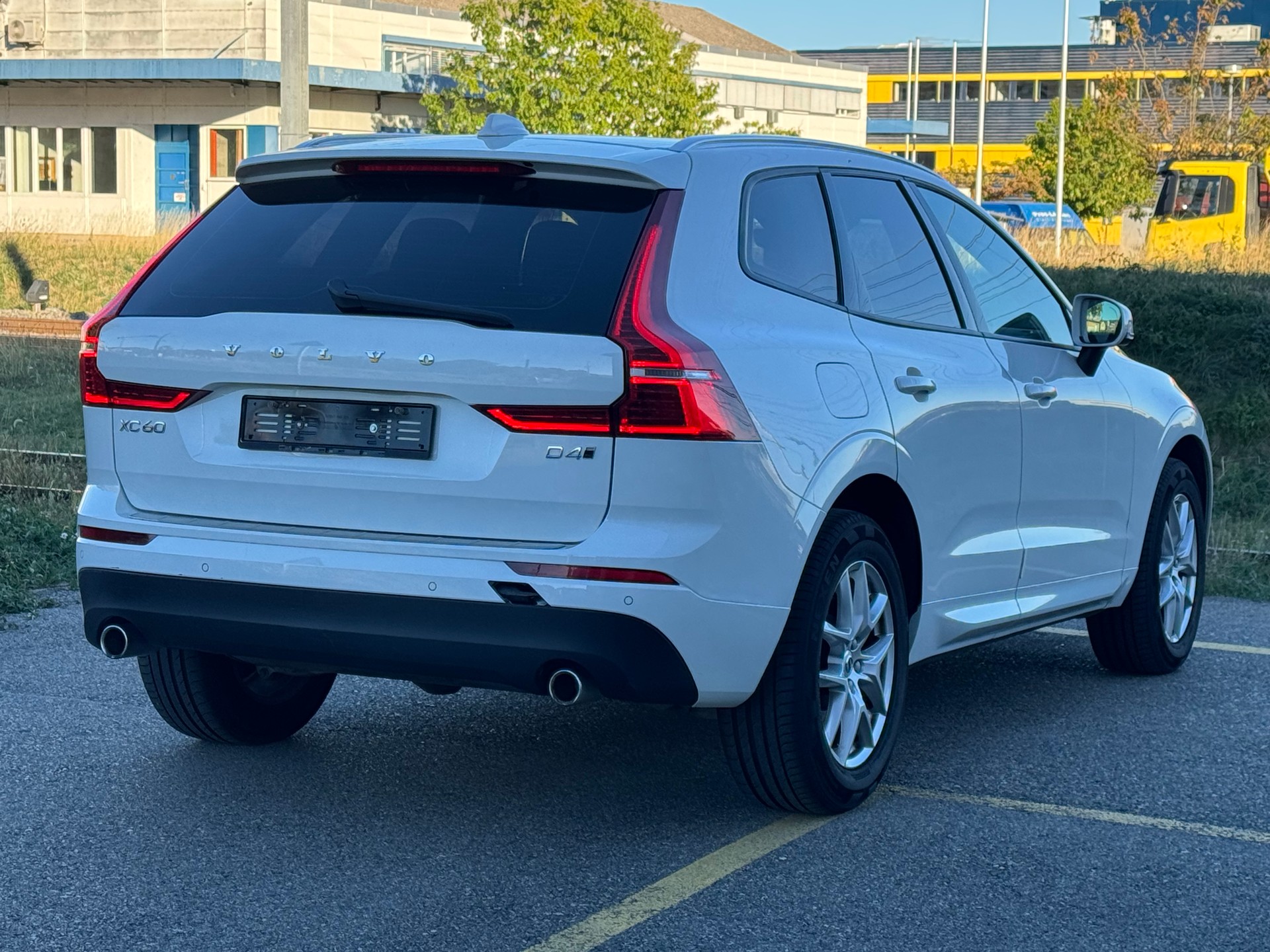 VOLVO XC60 D4 AWD Inscription Geartronic-image-5