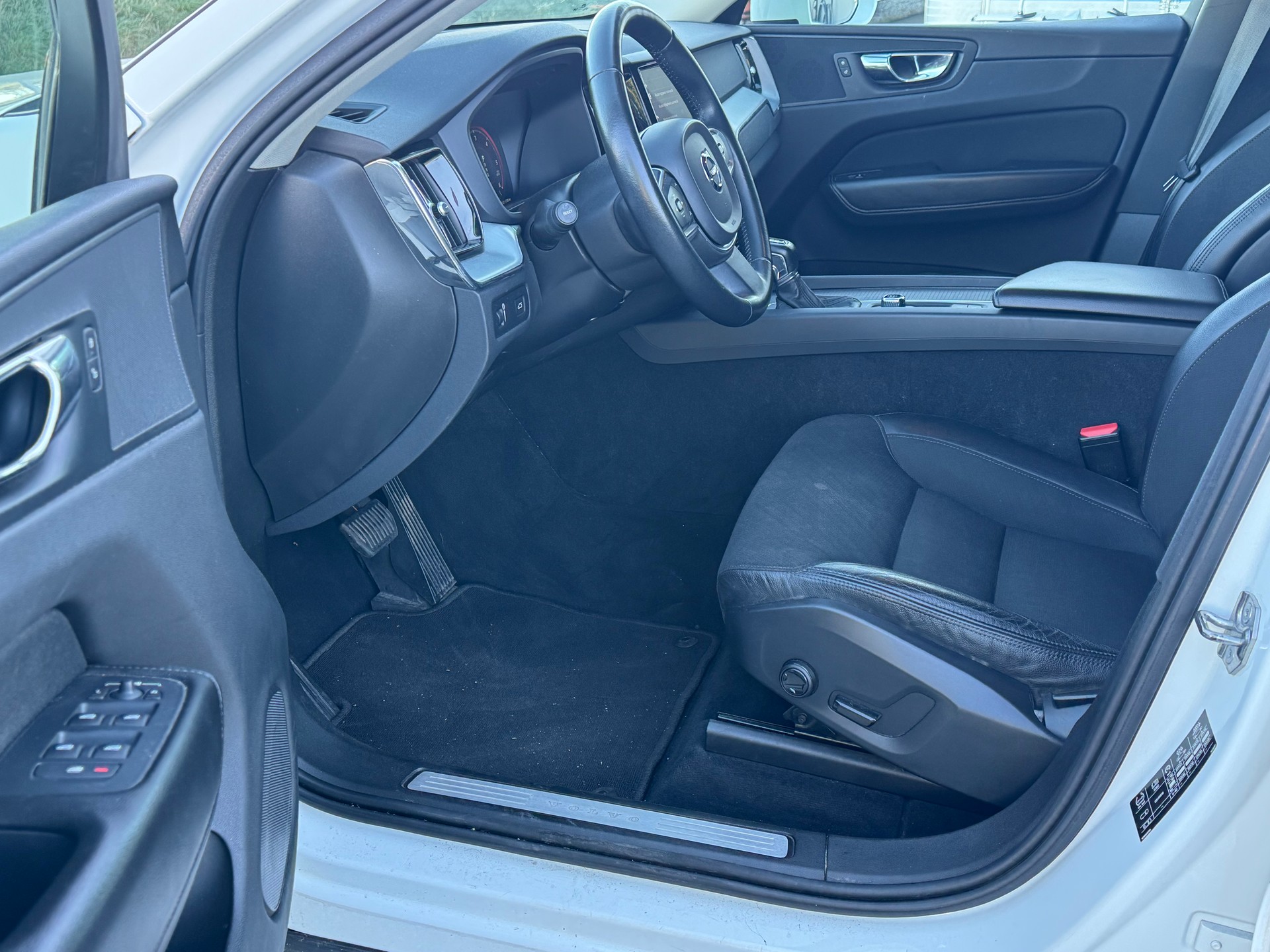 VOLVO XC60 D4 AWD Inscription Geartronic-image-9