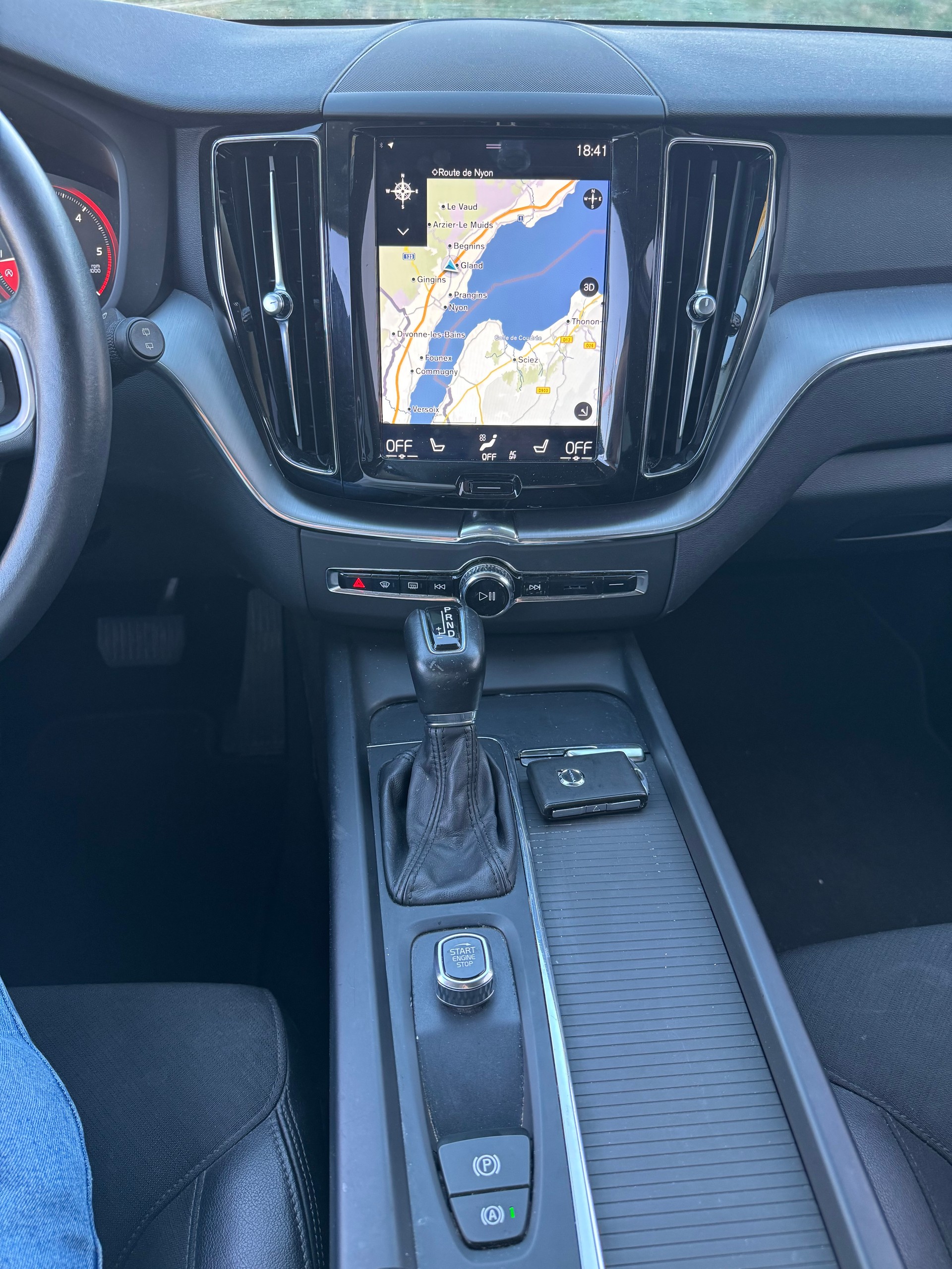 VOLVO XC60 D4 AWD Inscription Geartronic-image-10