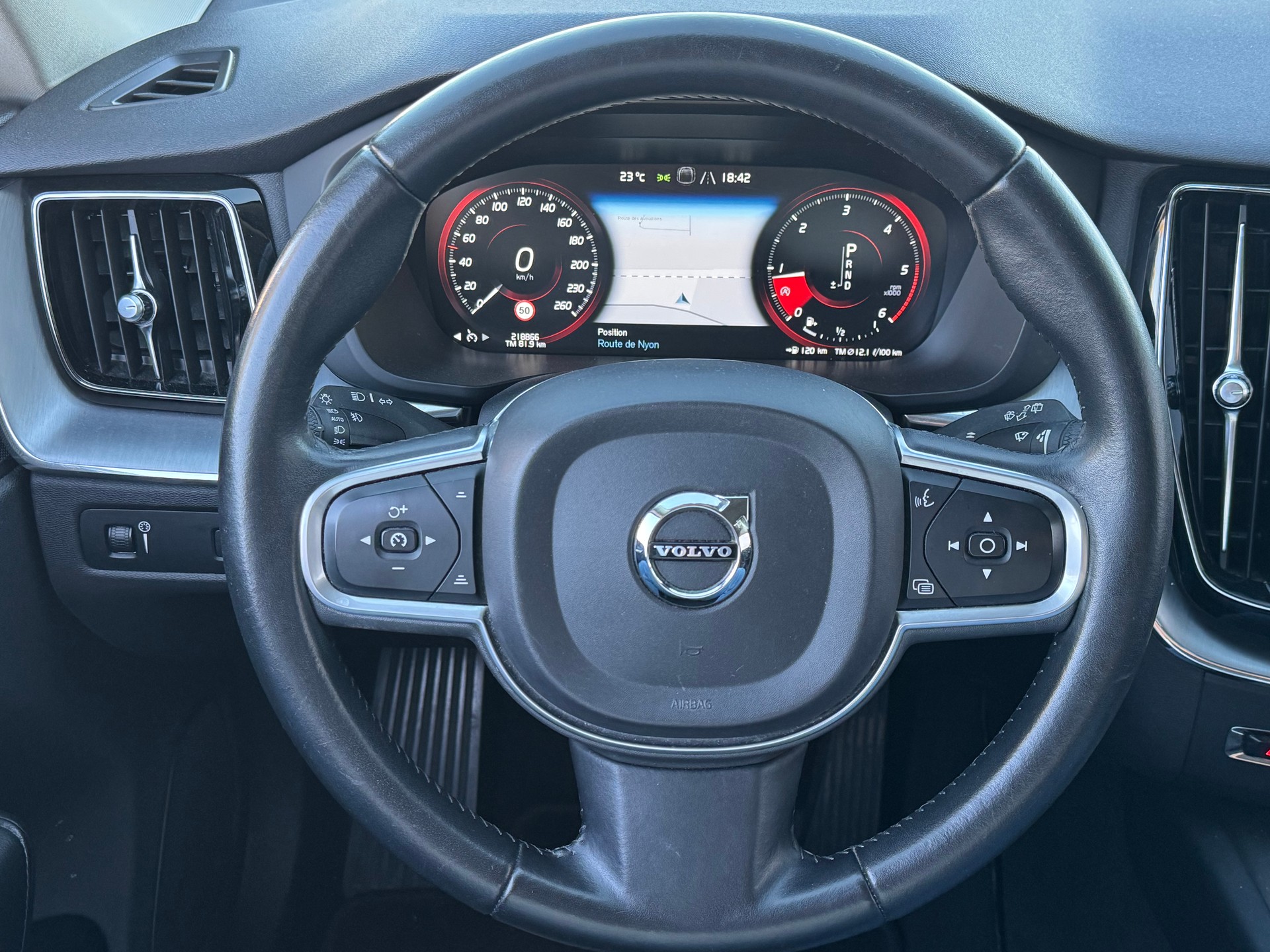 VOLVO XC60 D4 AWD Inscription Geartronic-image-13