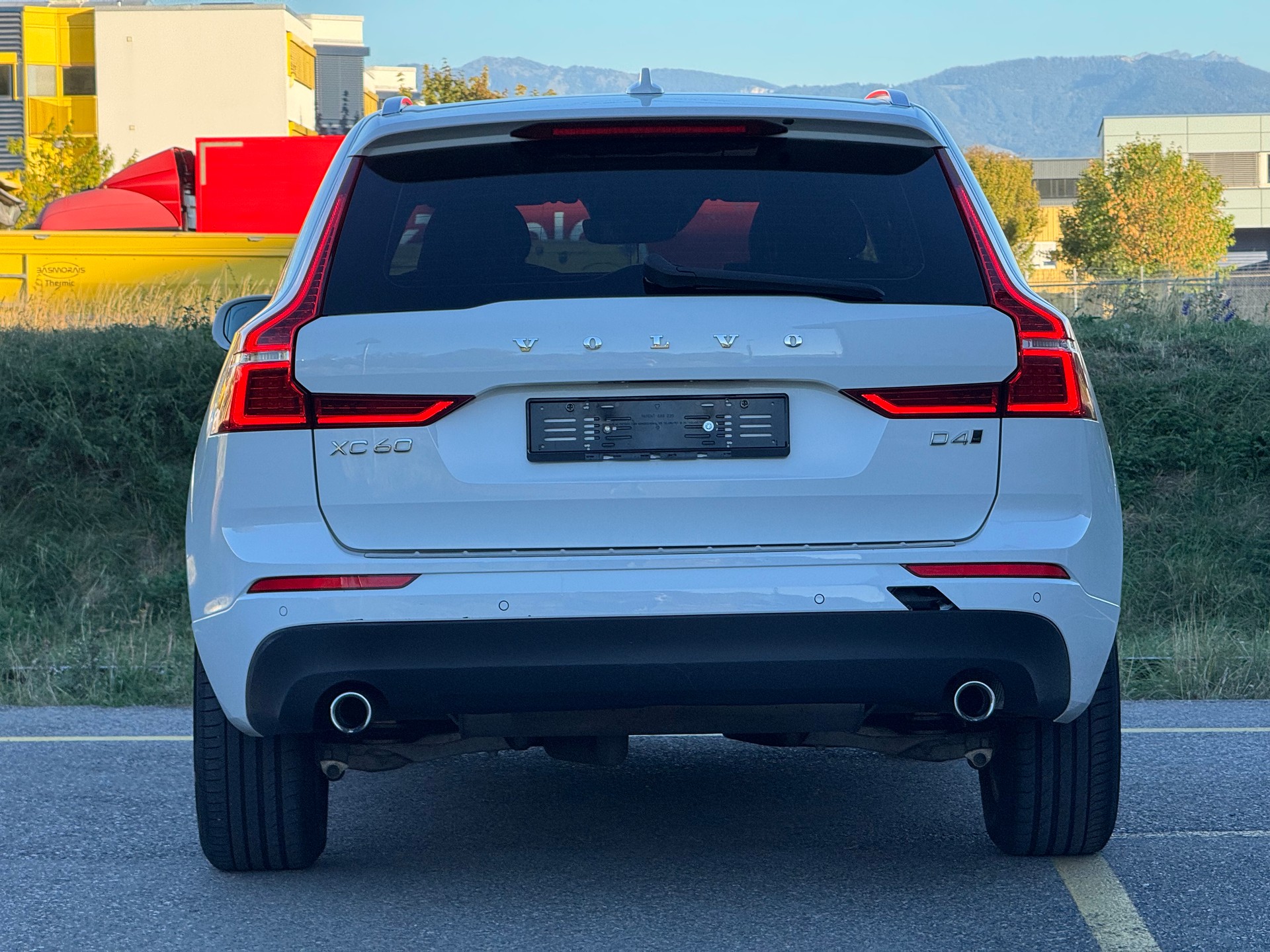 VOLVO XC60 D4 AWD Inscription Geartronic-image-4