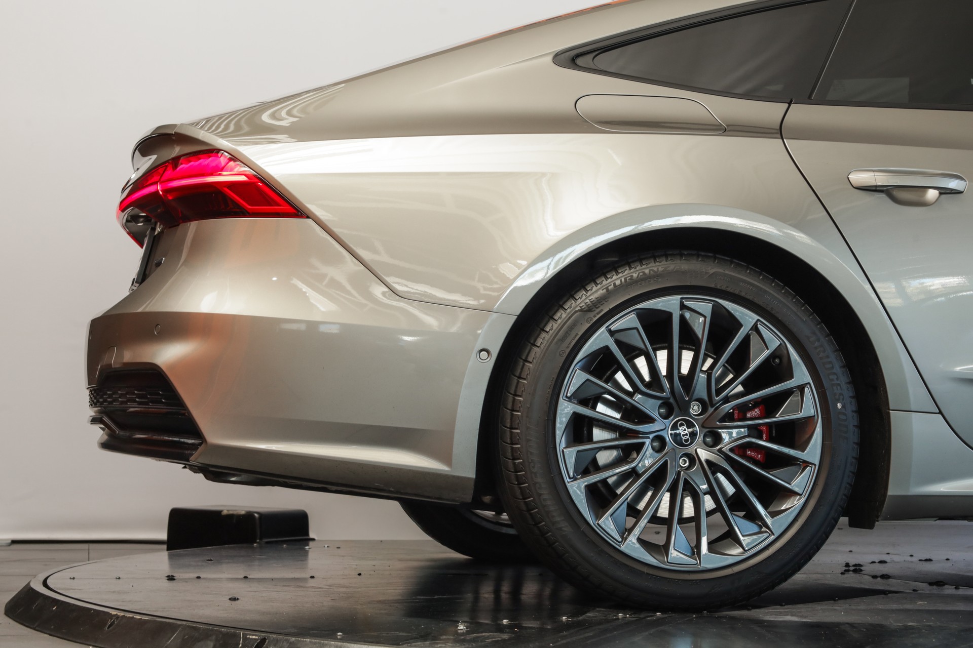 AUDI A7 Sportback 55 TFSI e quattro Carat Beige S line / Bang & Olufsen / Head-up Display-image-7