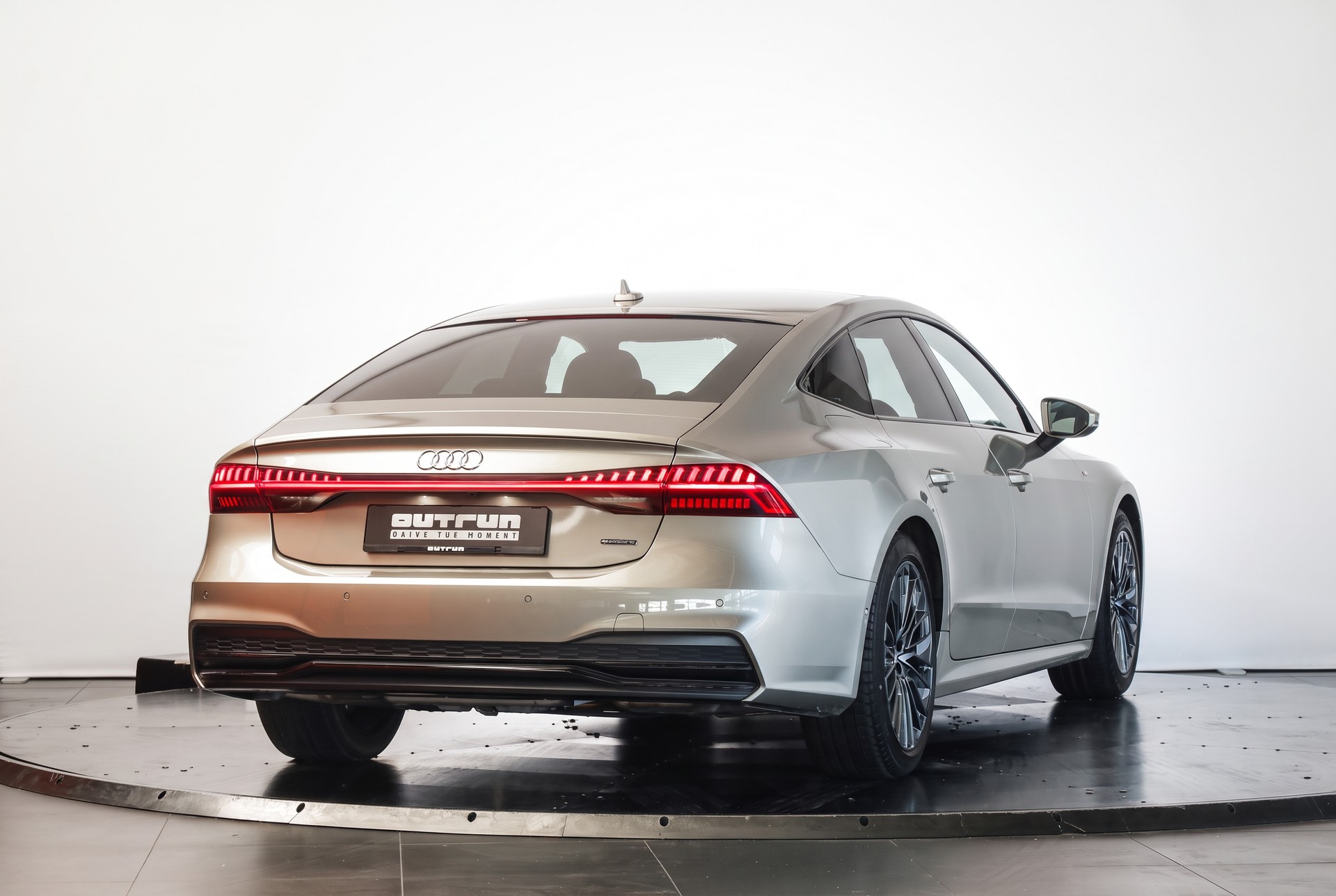 AUDI A7 Sportback 55 TFSI e quattro Carat Beige S line / Bang & Olufsen / Head-up Display-image-4