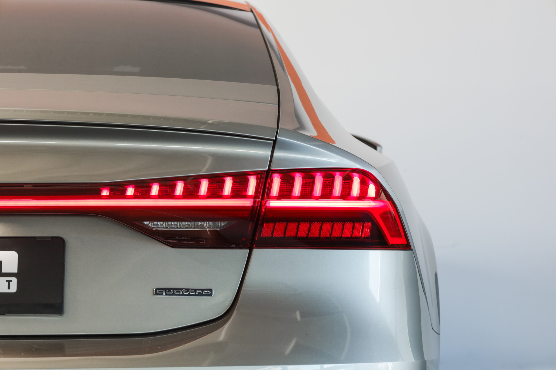 AUDI A7 Sportback 55 TFSI e quattro Carat Beige S line / Bang & Olufsen / Head-up Display-image-9