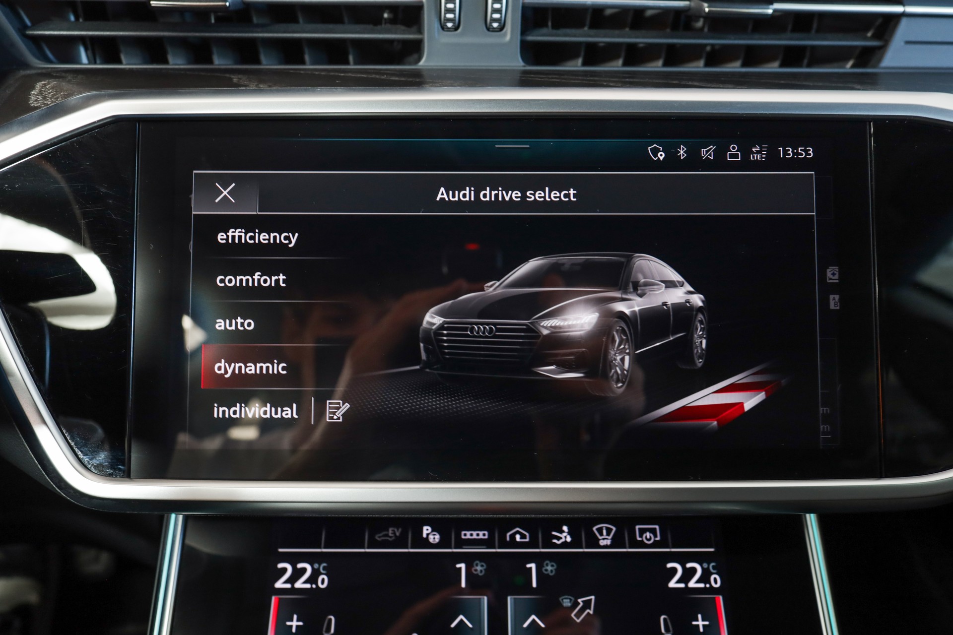 AUDI A7 Sportback 55 TFSI e quattro Carat Beige S line / Bang & Olufsen / Head-up Display-image-22