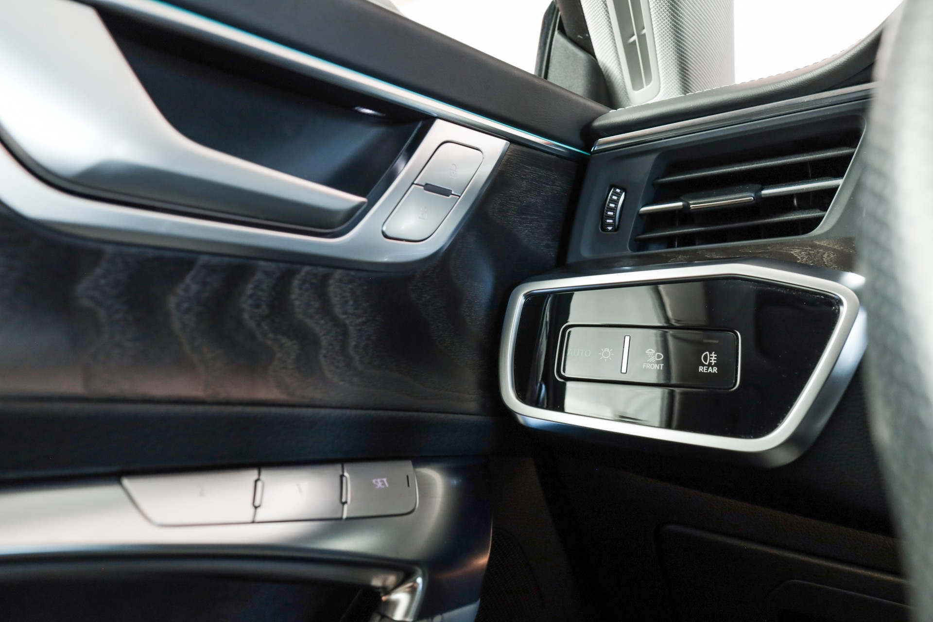 AUDI A7 Sportback 55 TFSI e quattro Carat Beige S line / Bang & Olufsen / Head-up Display-image-26