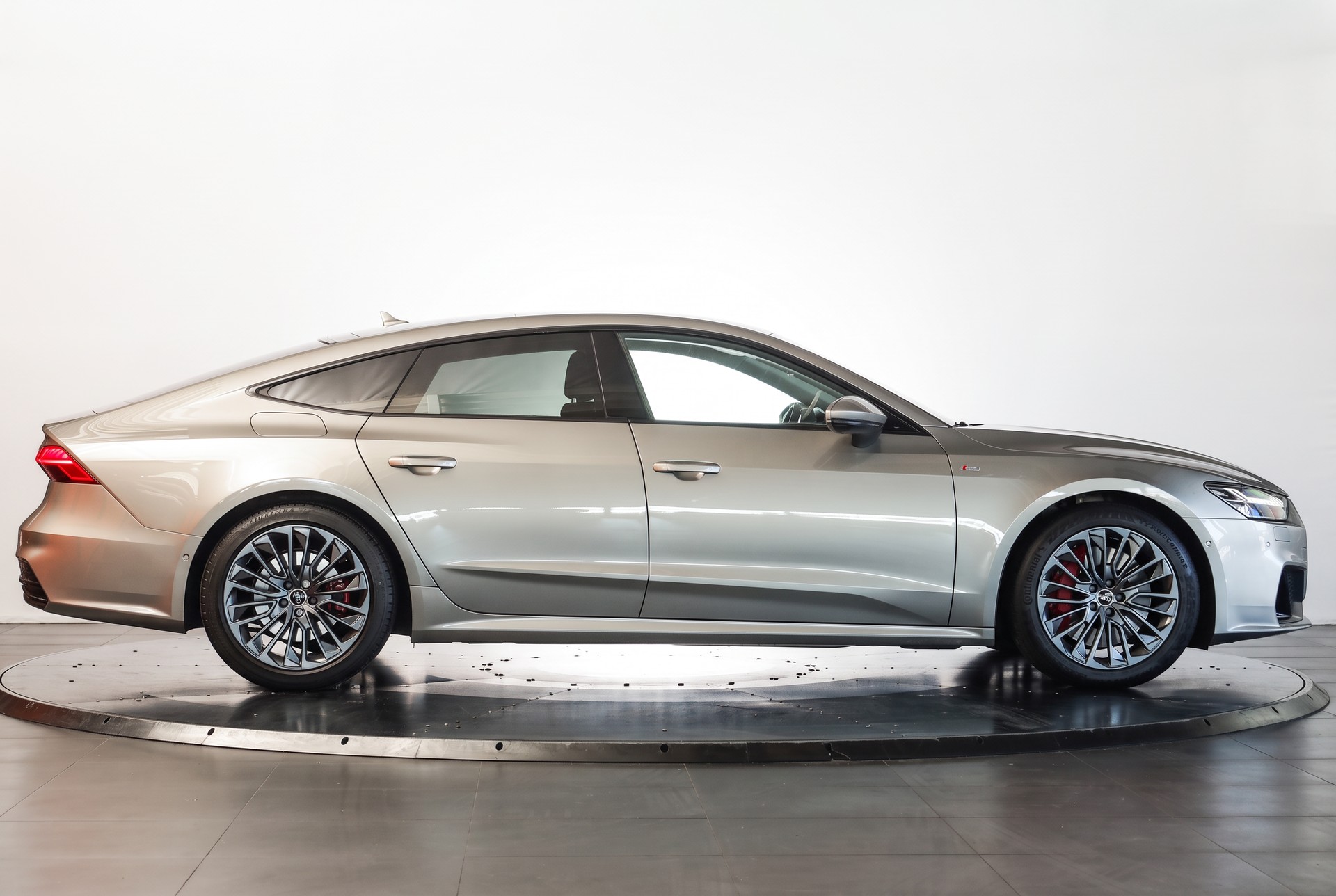 AUDI A7 Sportback 55 TFSI e quattro Carat Beige S line / Bang & Olufsen / Head-up Display-image-5