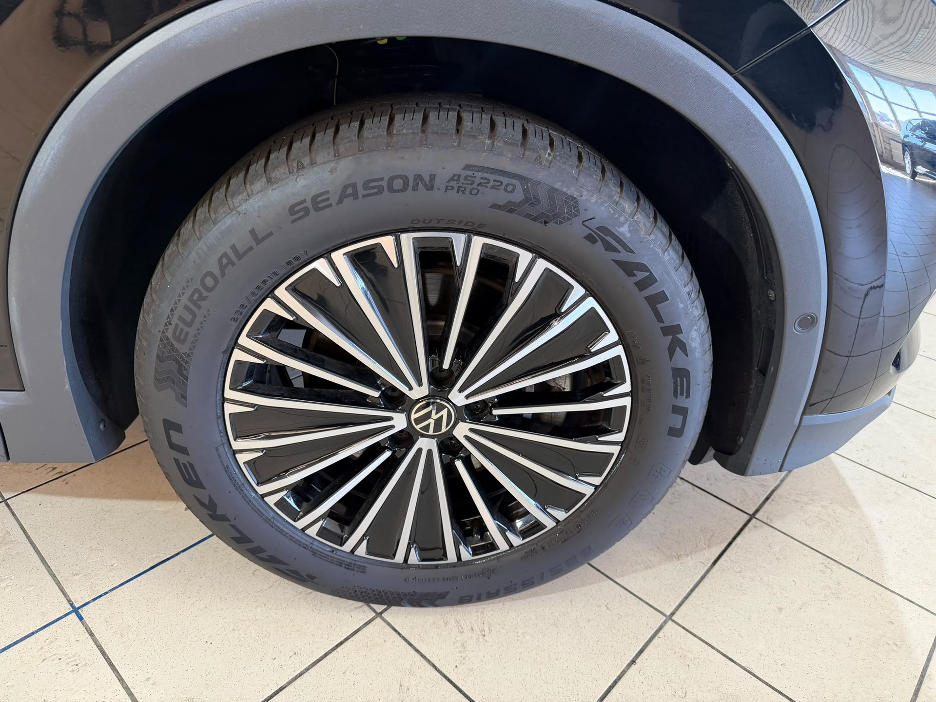VW Tiguan 2.0 TDI SCR Life DSG-image-5