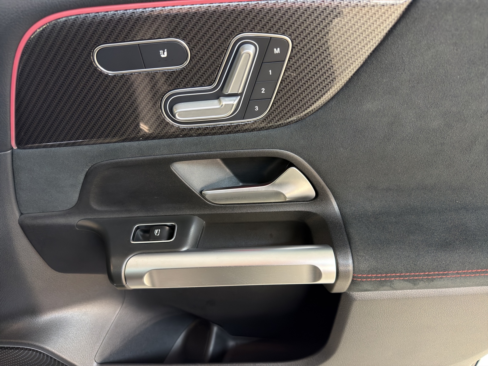 MERCEDES-BENZ GLB 250 AMG Line 4 MATIC-image-10