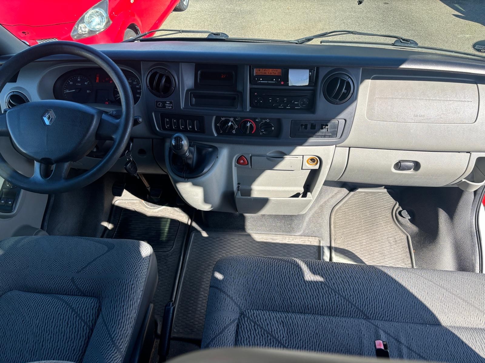 RENAULT Master T39 2.5dCi L3H2-image-8