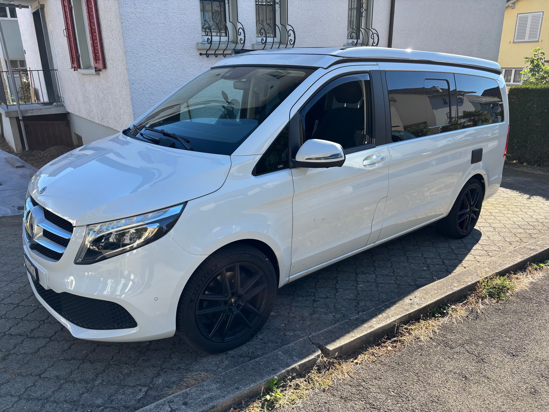 MERCEDES-BENZ 250 d 4matic-image-1