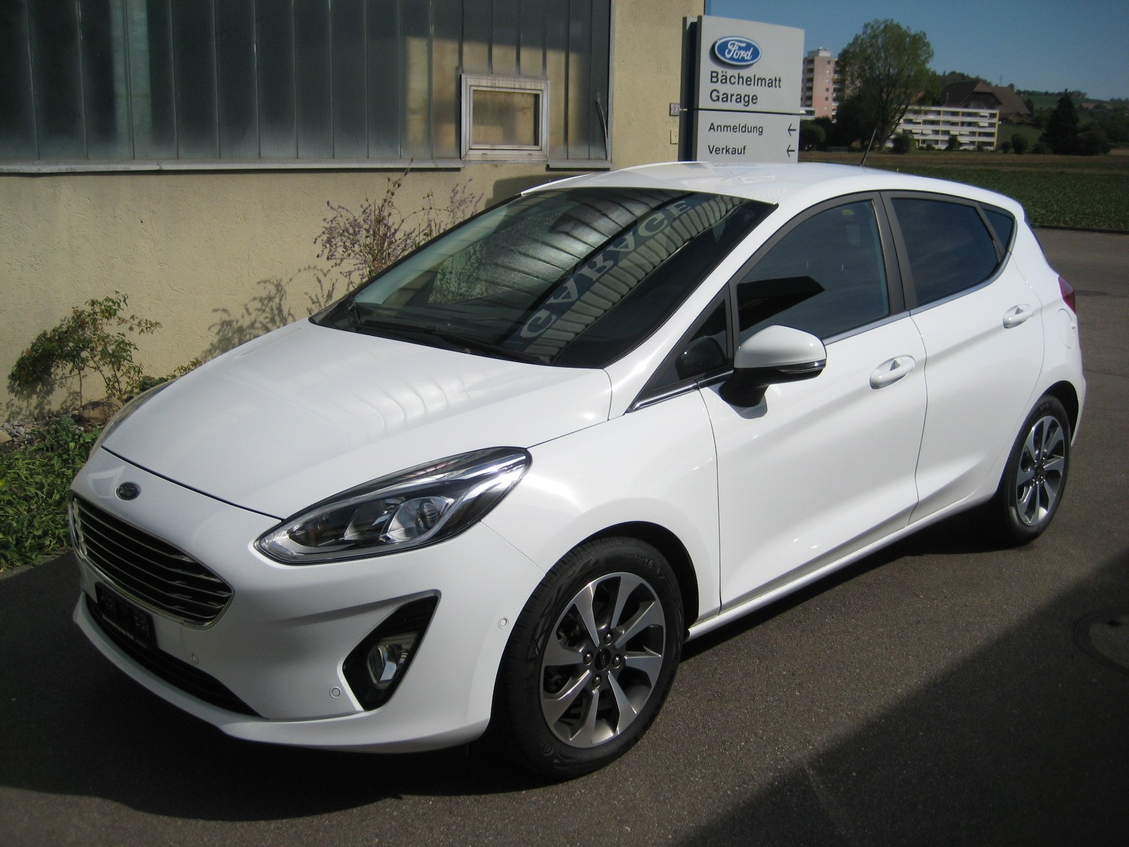 Car photo