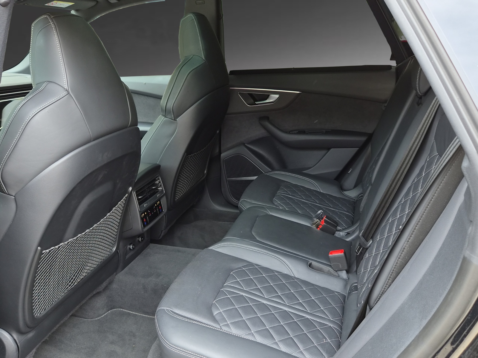 AUDI SQ8 SUV TFSI quattro tiptronic-image-6
