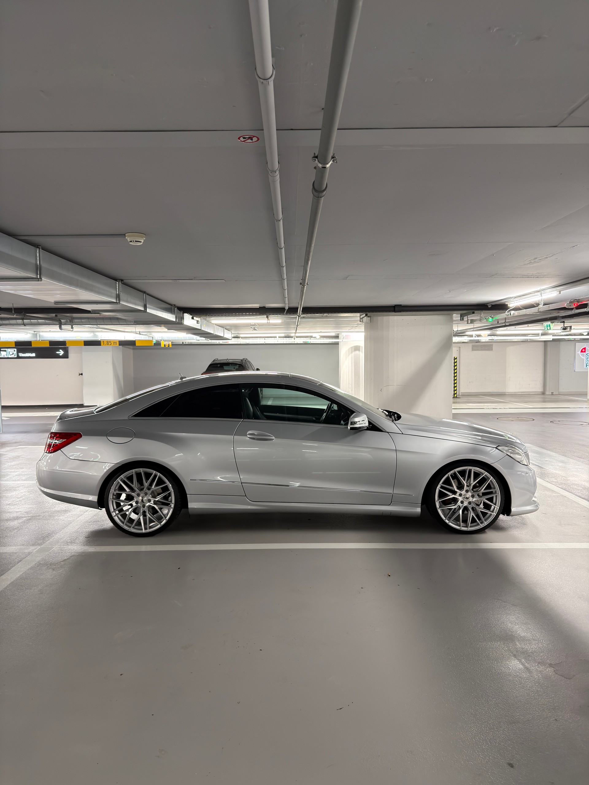 MERCEDES-BENZ E 250 CGI BlueEF-image-1