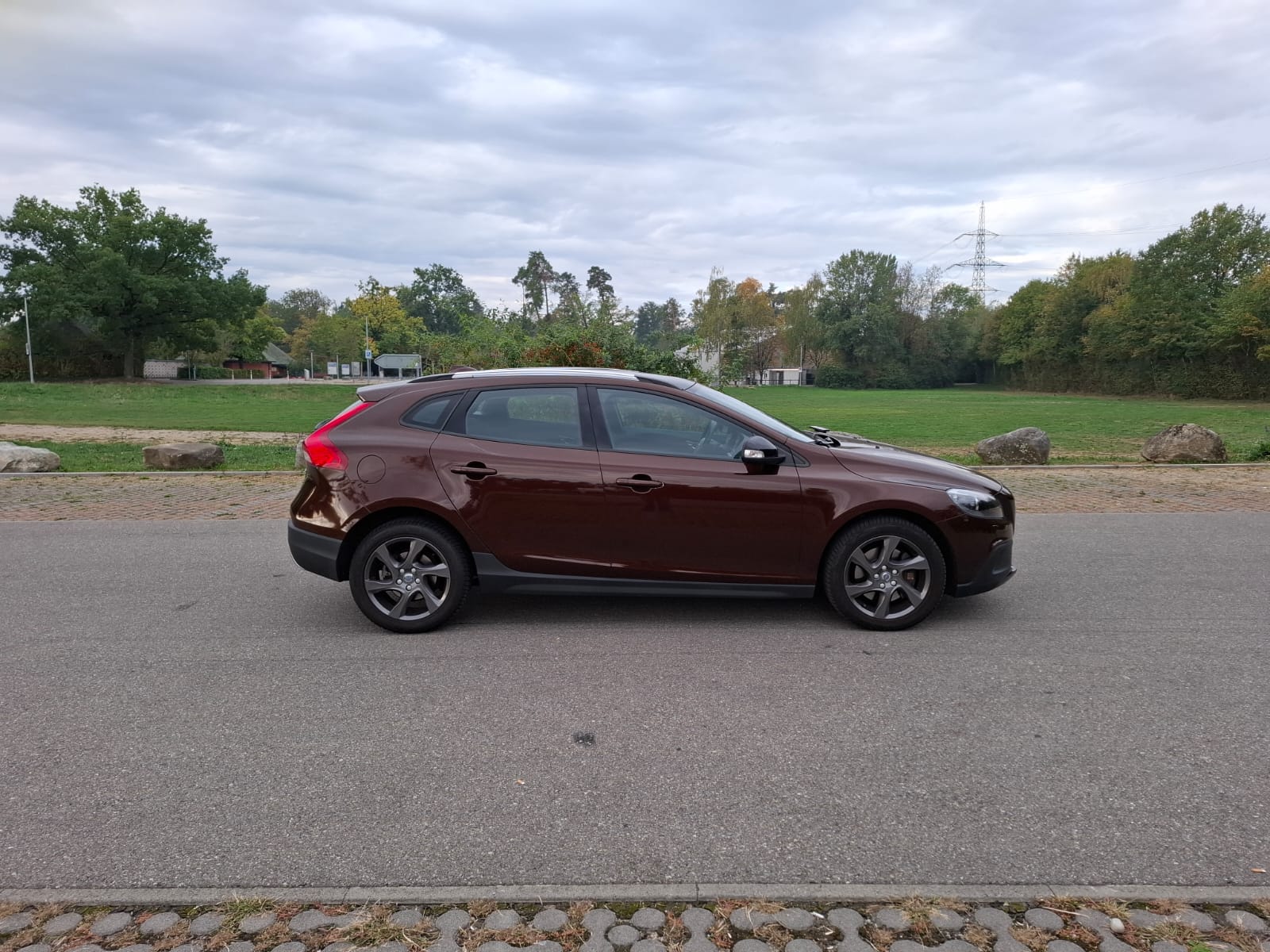 VOLVO V40 Cross Country D2-image-3