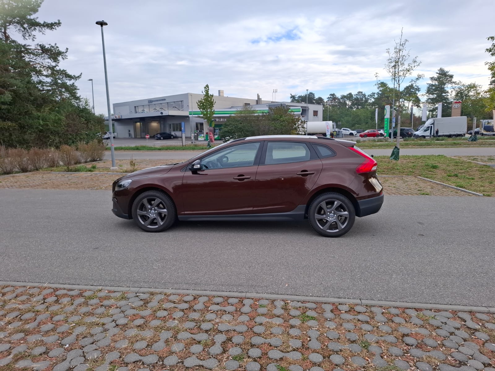 VOLVO V40 Cross Country D2-image-1