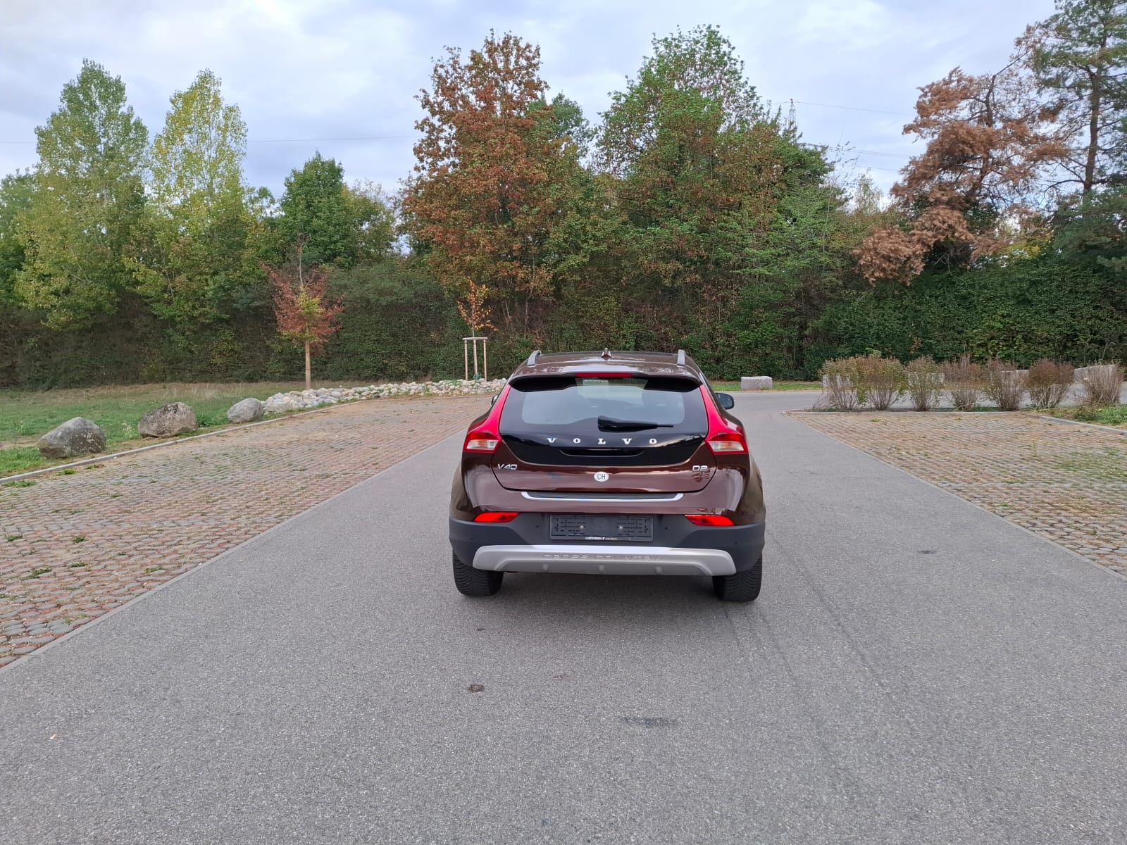 VOLVO V40 Cross Country D2-image-2