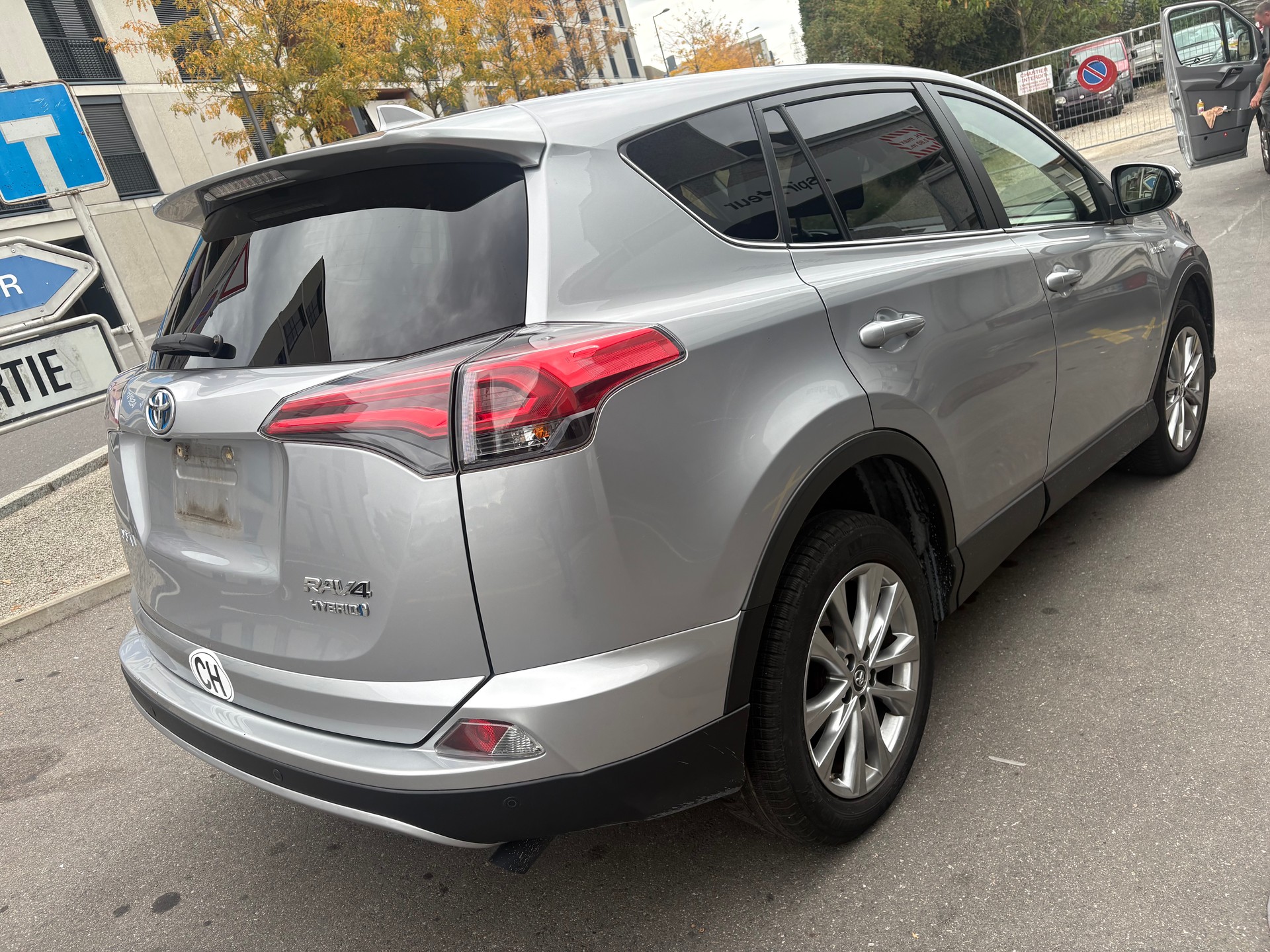 TOYOTA RAV-4 2.5 HSD Premium e-CVT-image-8