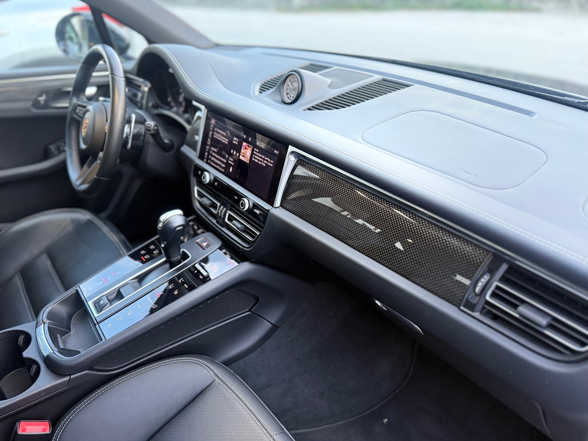 PORSCHE Macan GTS PDK-image-3