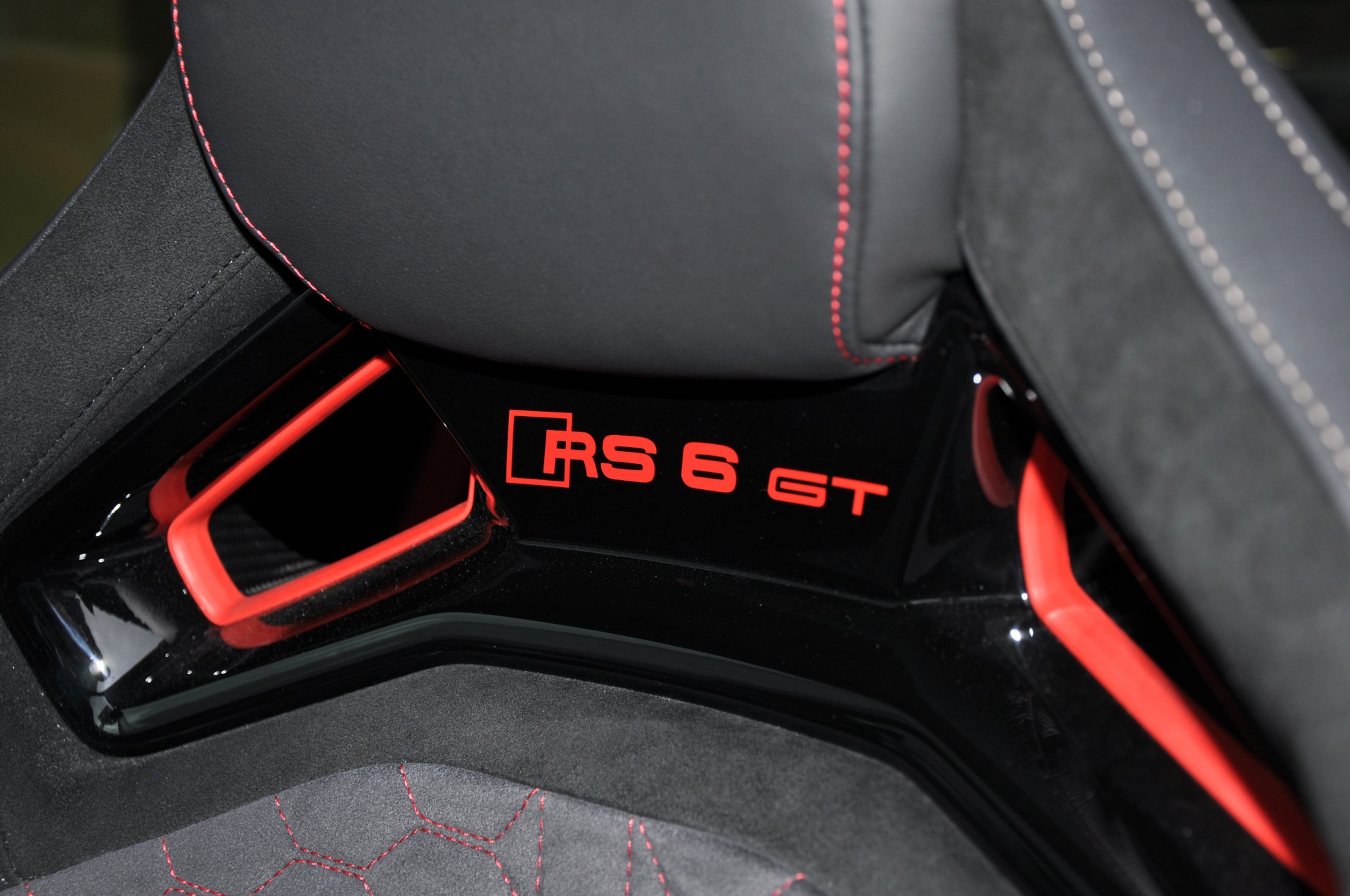 AUDI RS6 Avant 4.0 TFSI V8 GT Performance quattro 190/660-image-26