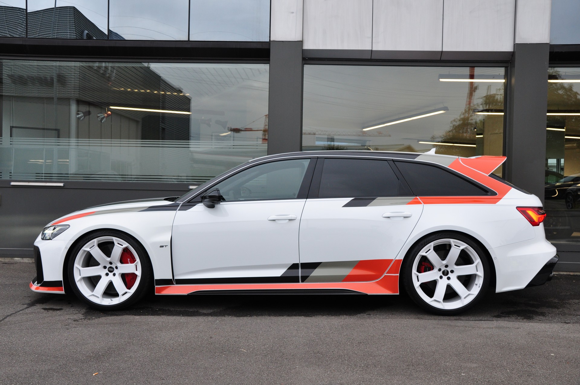 AUDI RS6 Avant 4.0 TFSI V8 GT Performance quattro 190/660-image-4