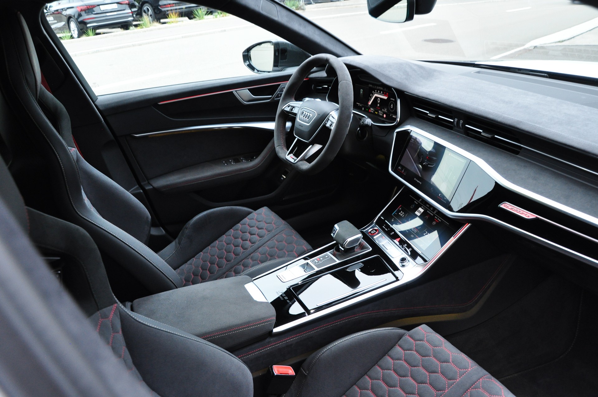 AUDI RS6 Avant 4.0 TFSI V8 GT Performance quattro 190/660-image-18