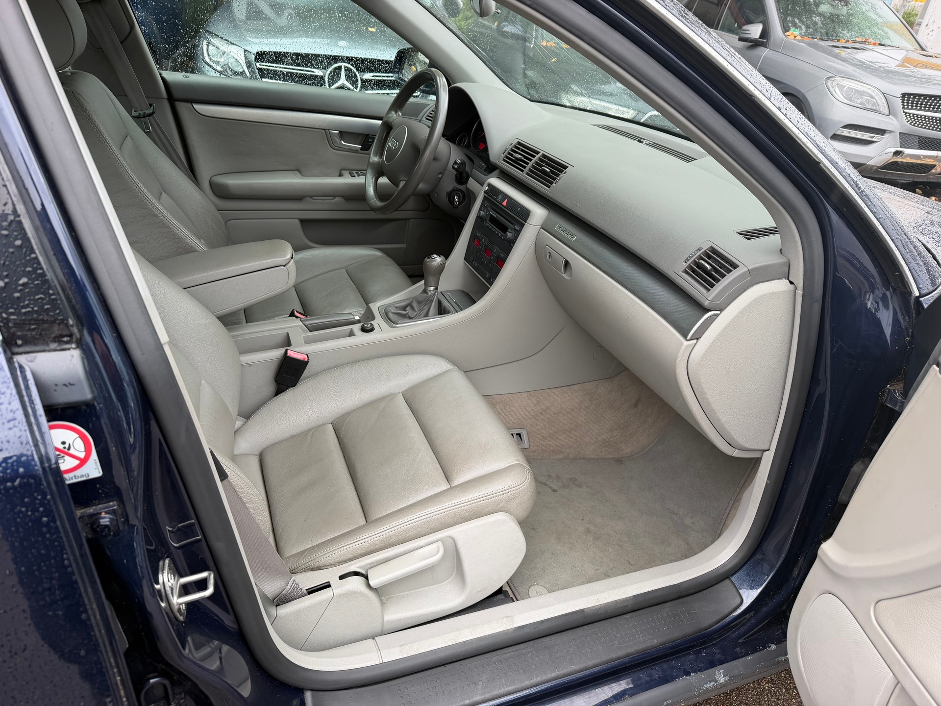 AUDI A4 3.0 V6 quattro-image-9