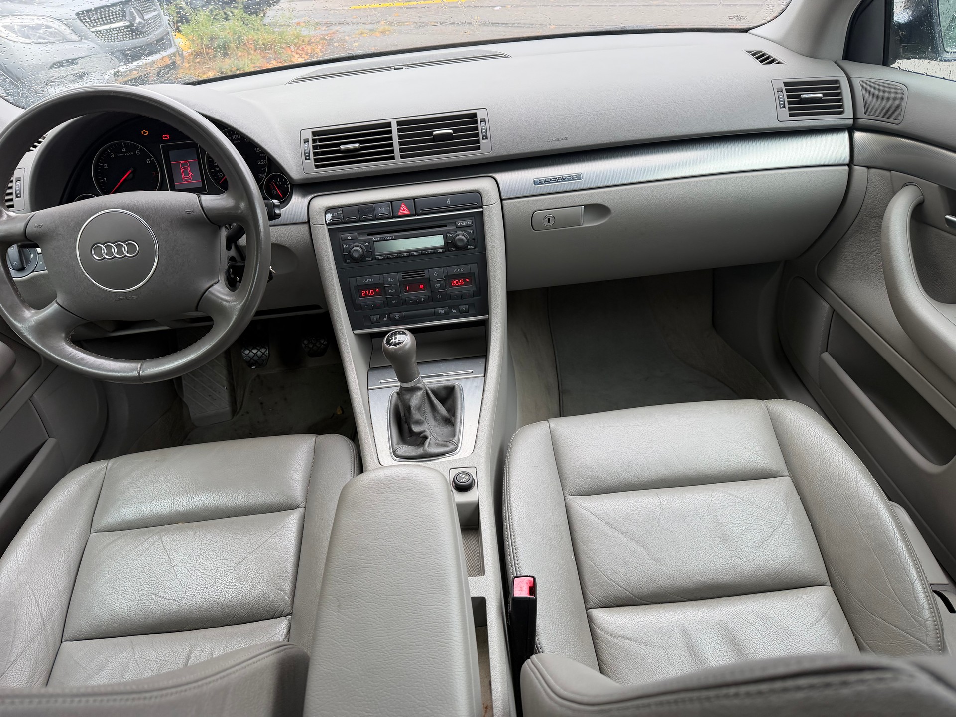 AUDI A4 3.0 V6 quattro-image-8