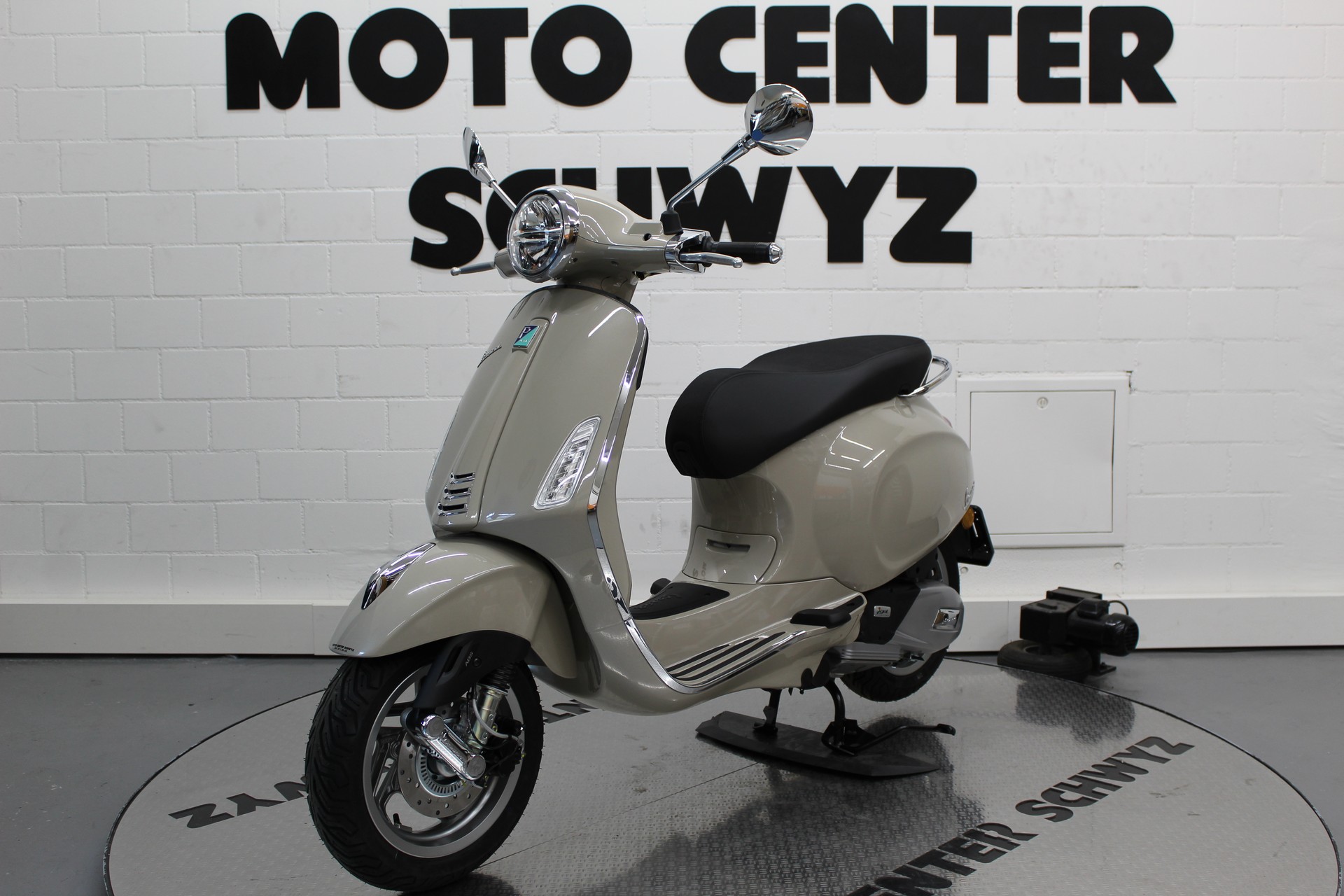 PIAGGIO Vespa Primavera 125-showroom-element-2