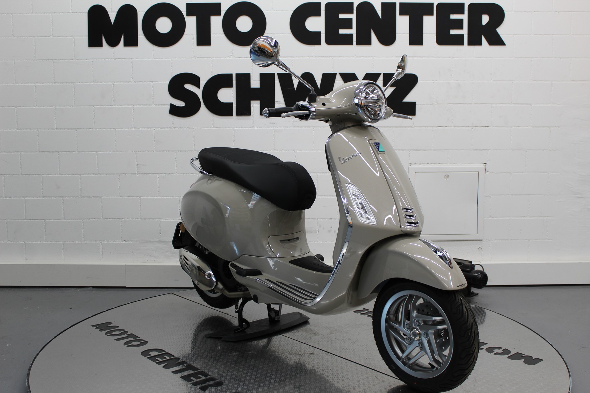 PIAGGIO Vespa Primavera 125-showroom-element-1