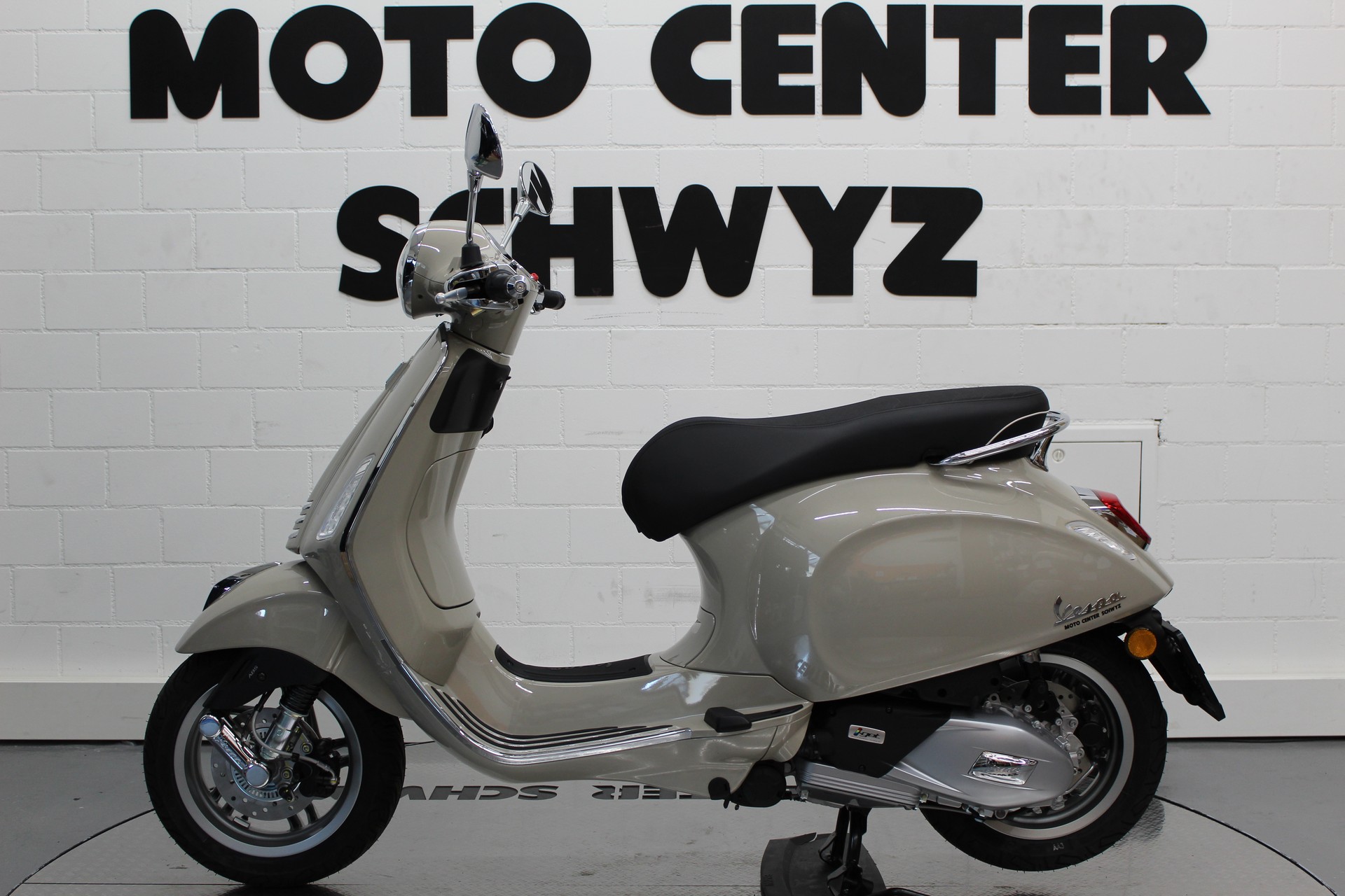 PIAGGIO Vespa Primavera 125-showroom-element-3