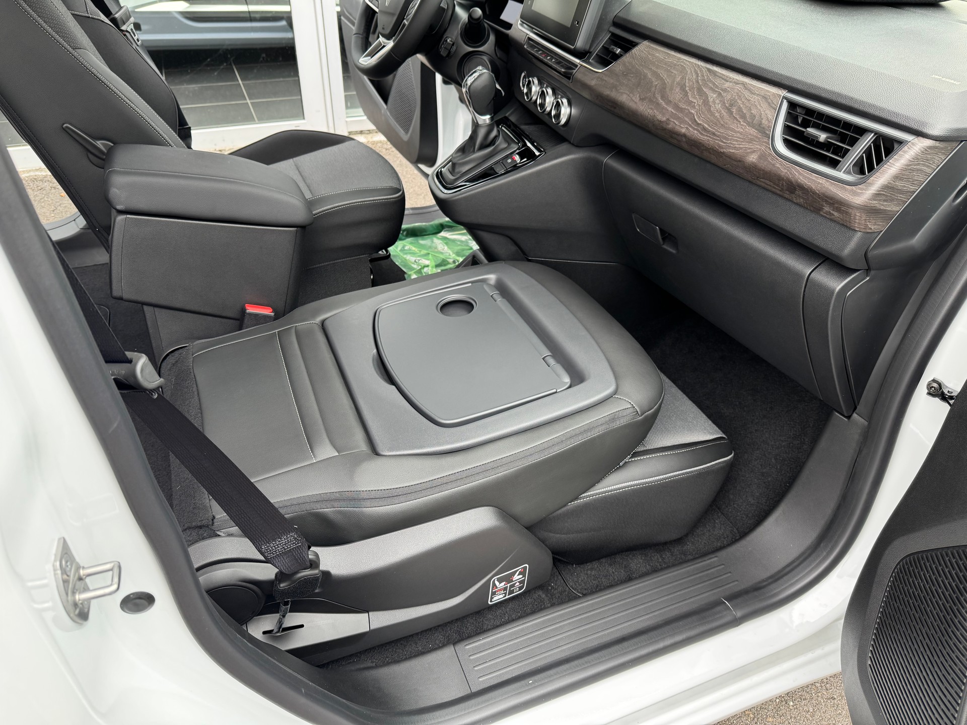 RENAULT Grand Kangoo 1.3 TCe 130 PF Techno EDC-image-15