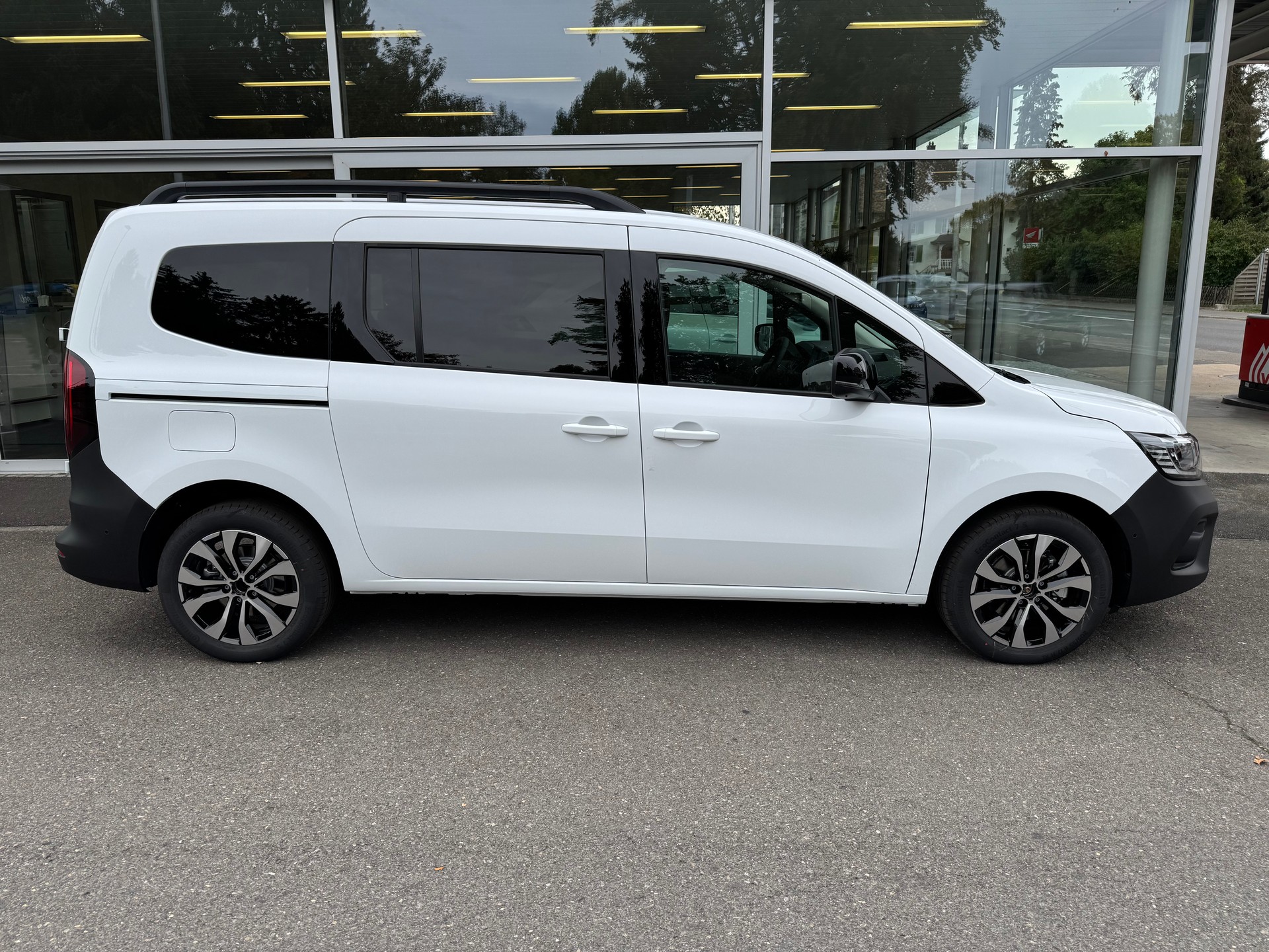 RENAULT Grand Kangoo 1.3 TCe 130 PF Techno EDC-image-1