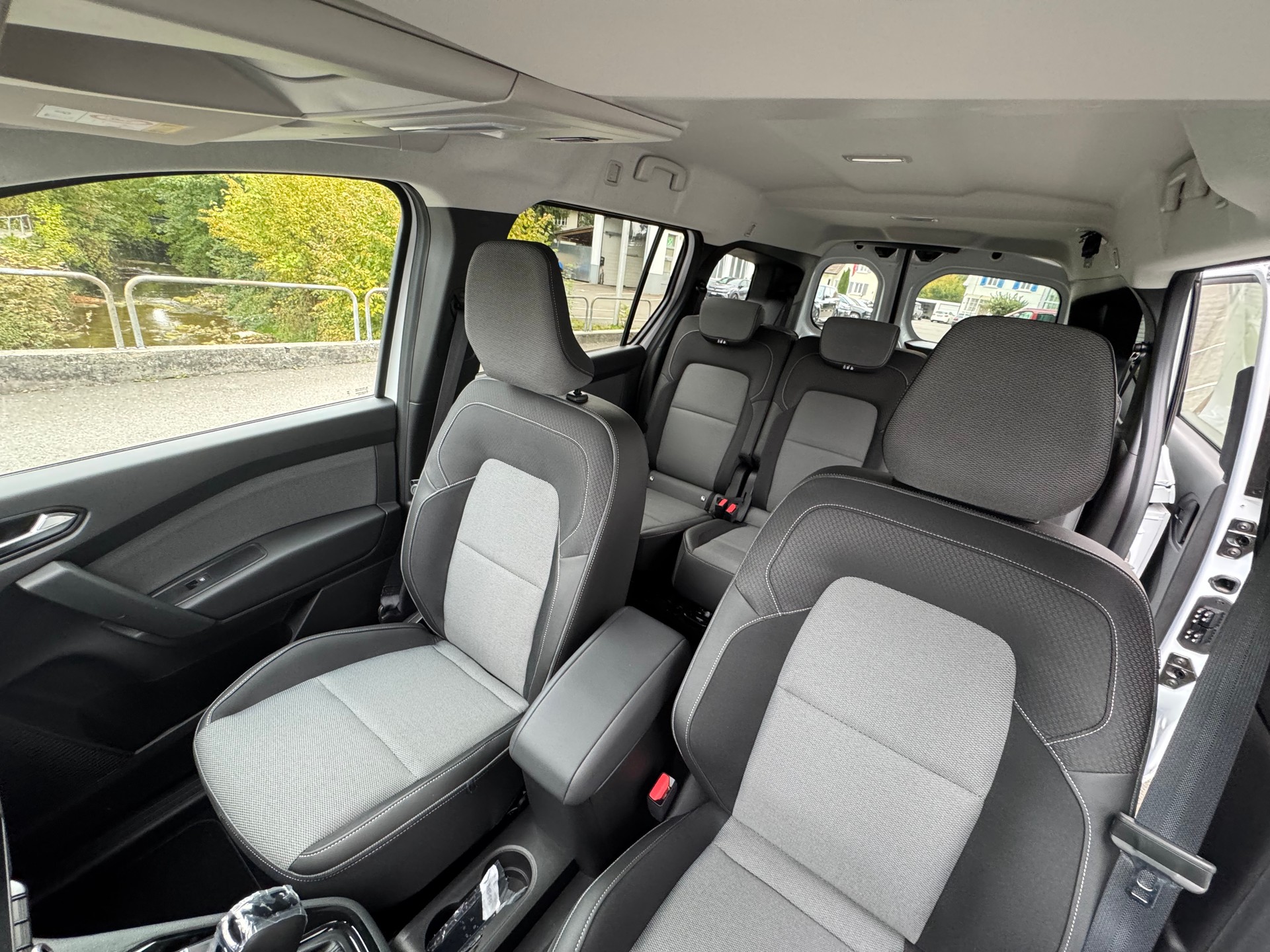 RENAULT Grand Kangoo 1.3 TCe 130 PF Techno EDC-image-11