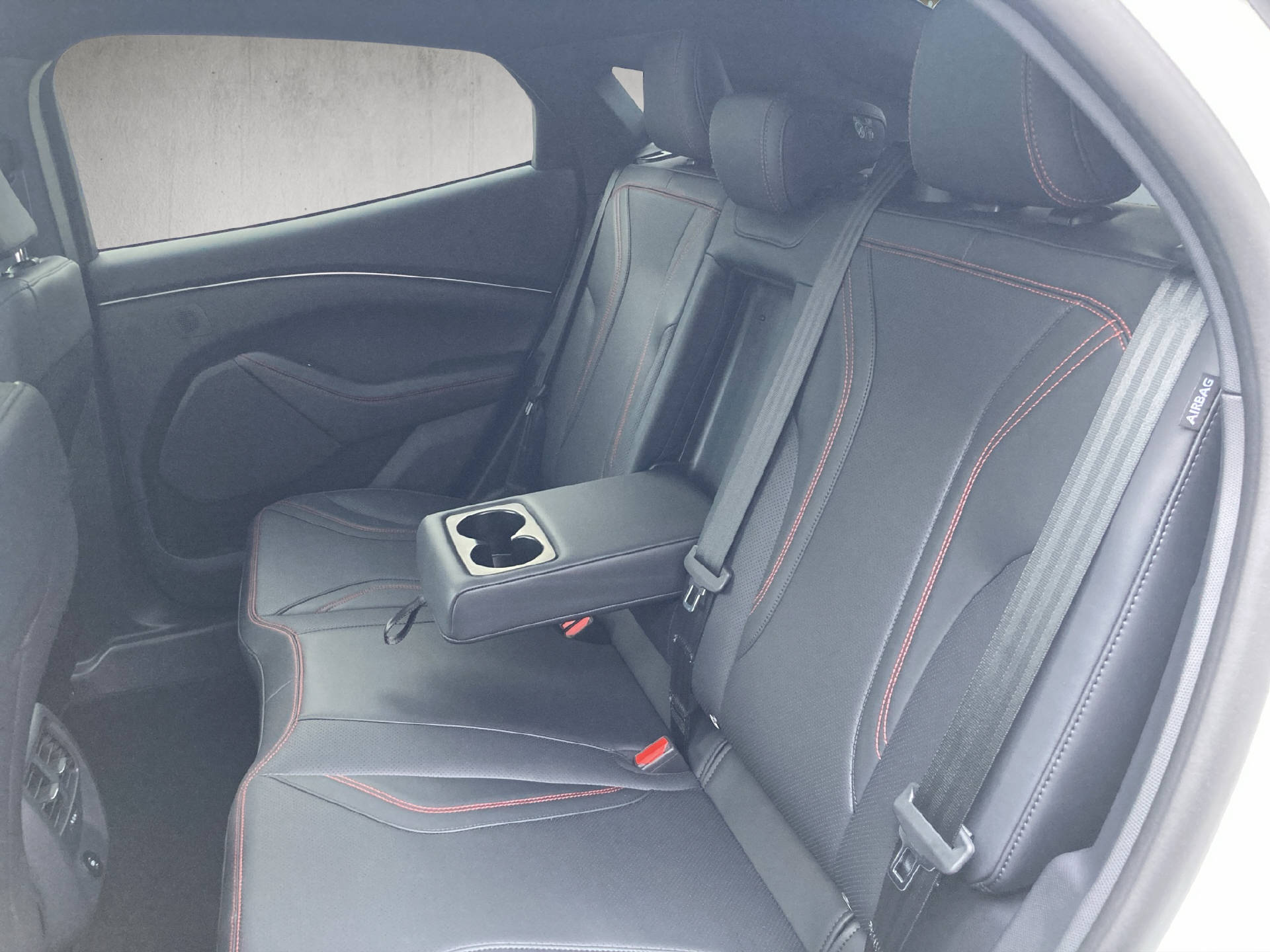 FORD Mustang Mach-E Premium AWD-image-13